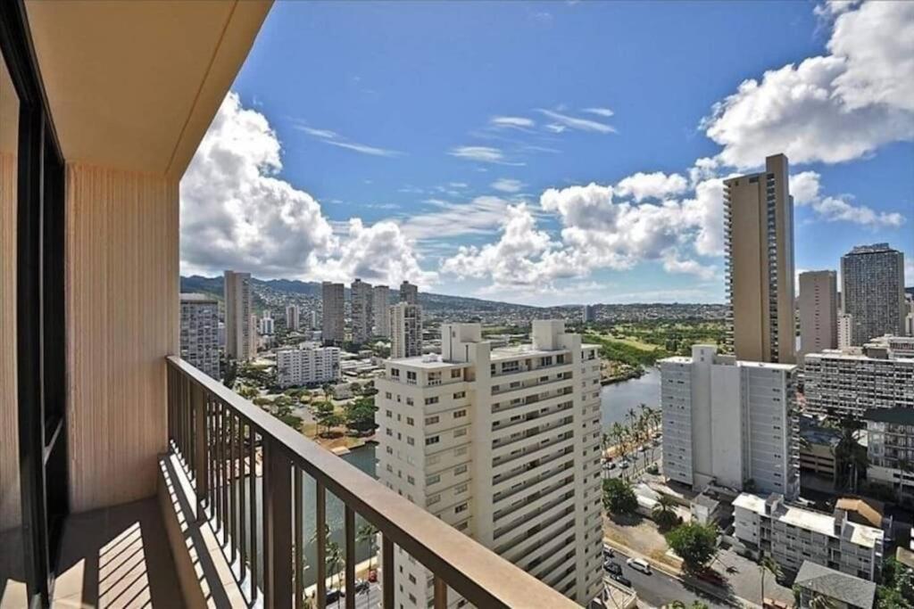 Brooks Vacations Wyndham 4 Star 1805 Waikiki Honolulu