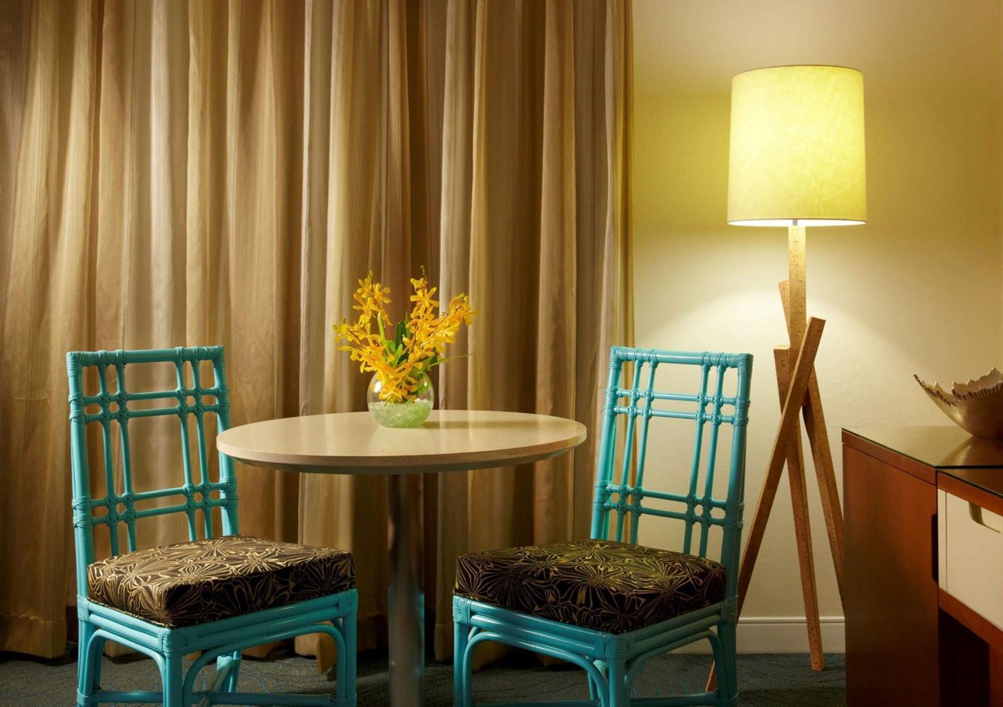 Oasis Waikiki Hotel 3*