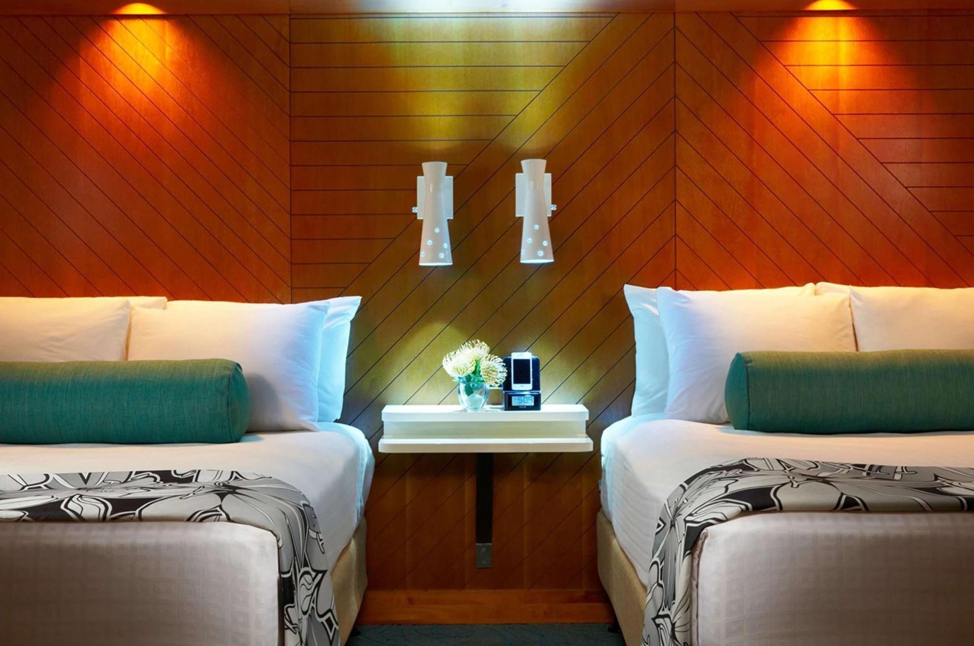 Oasis Waikiki Hotel 3*
