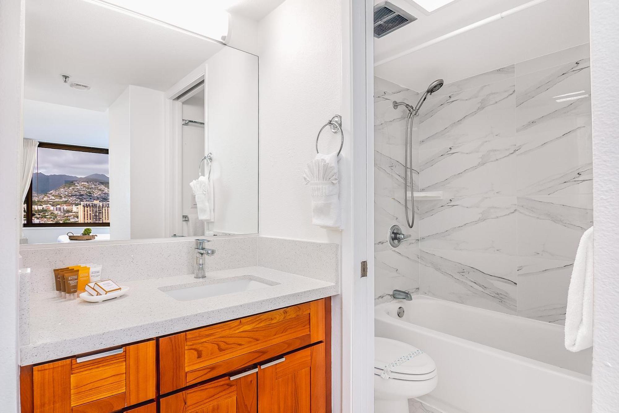 Apartment Renovated Mountain View Getaway With Free Parking! Honolulu