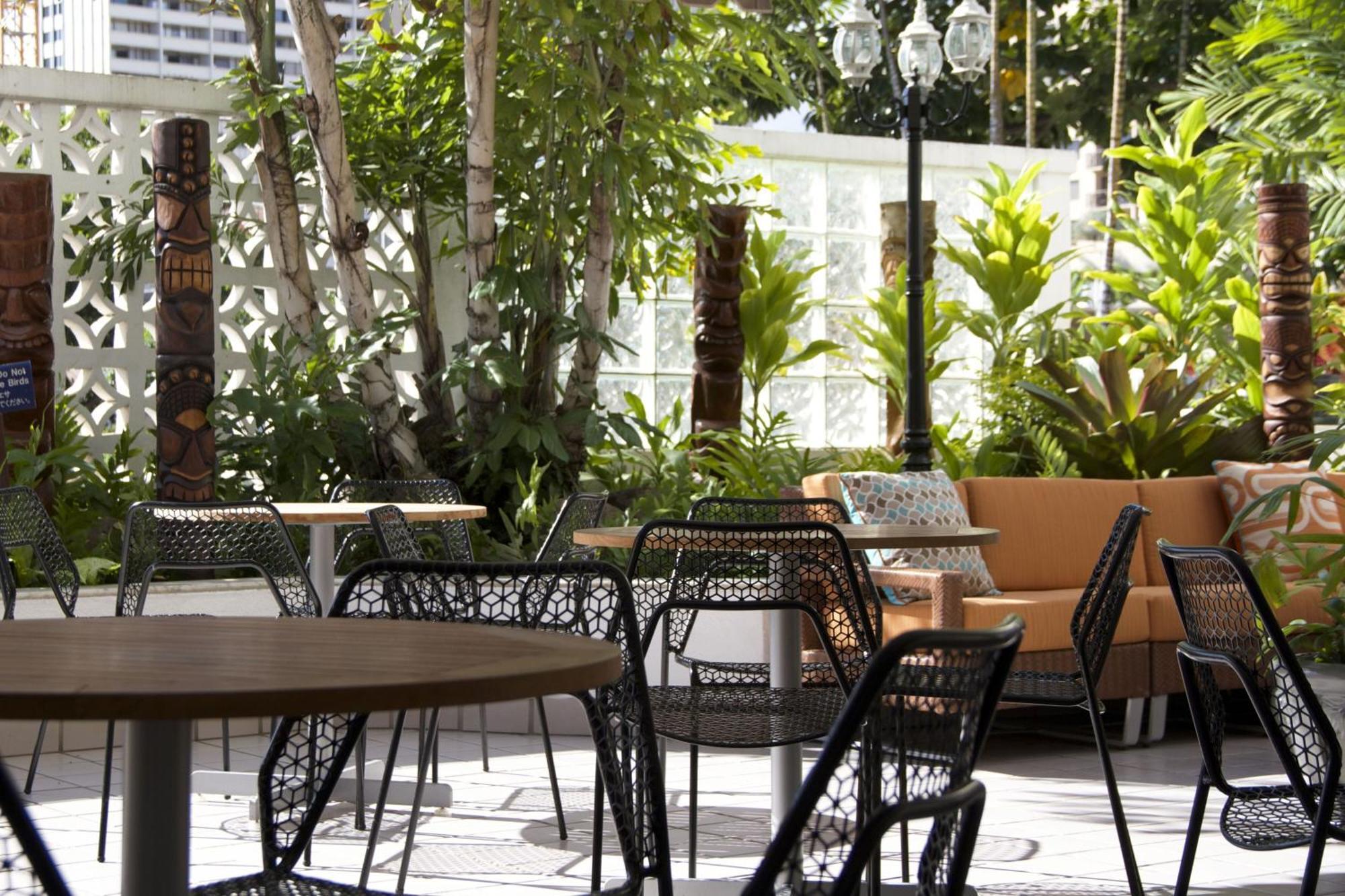 Oasis Waikiki Hotel
