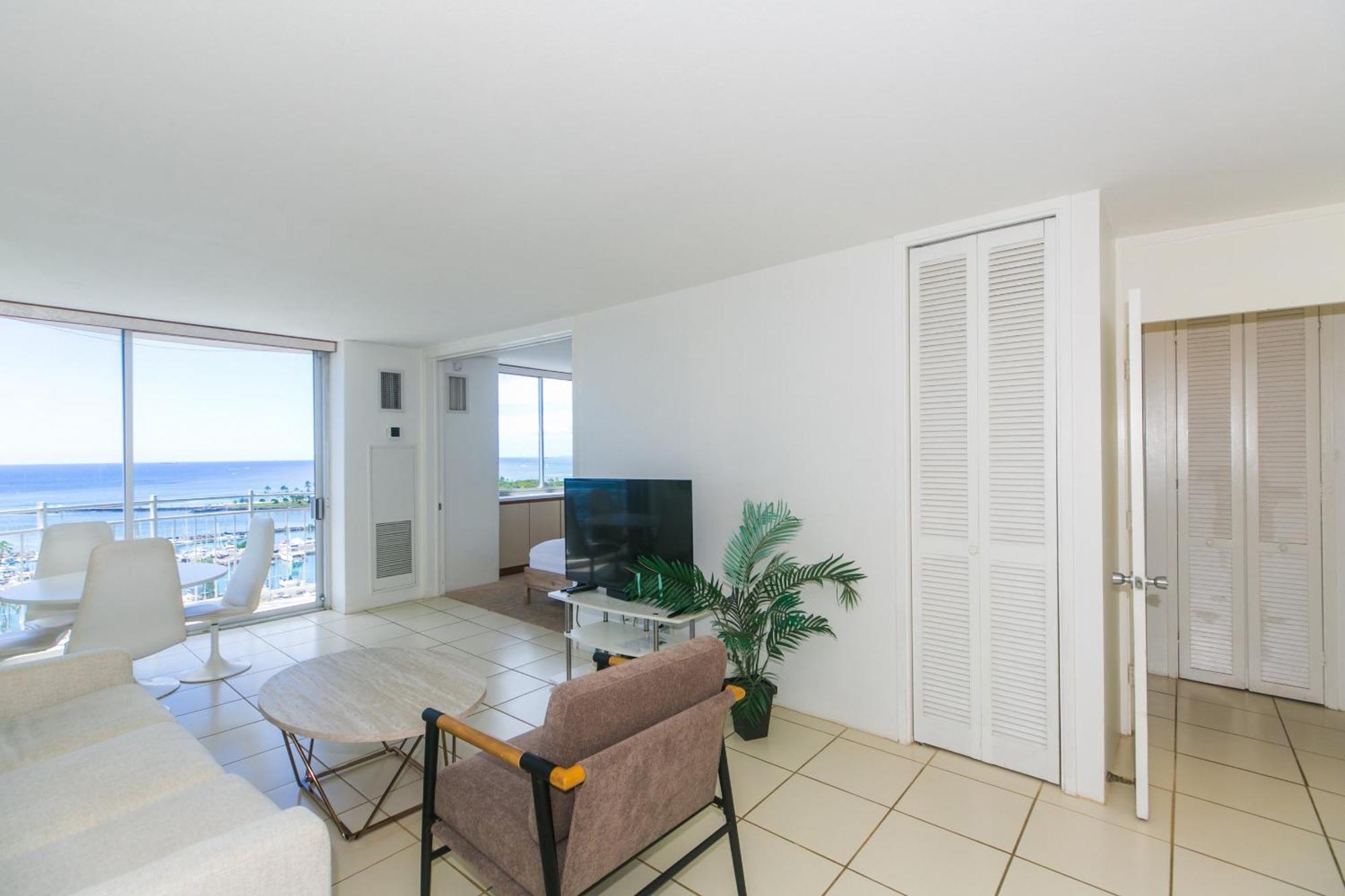 Apartment Ilikai Marina 1688 Yacht Harbor View 1br Honolulu