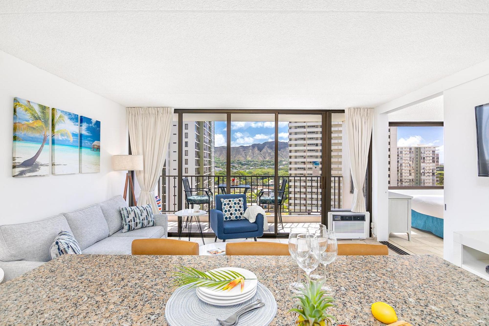 Diamond Head View Condo, Steps To & Free Parking! Apartment *