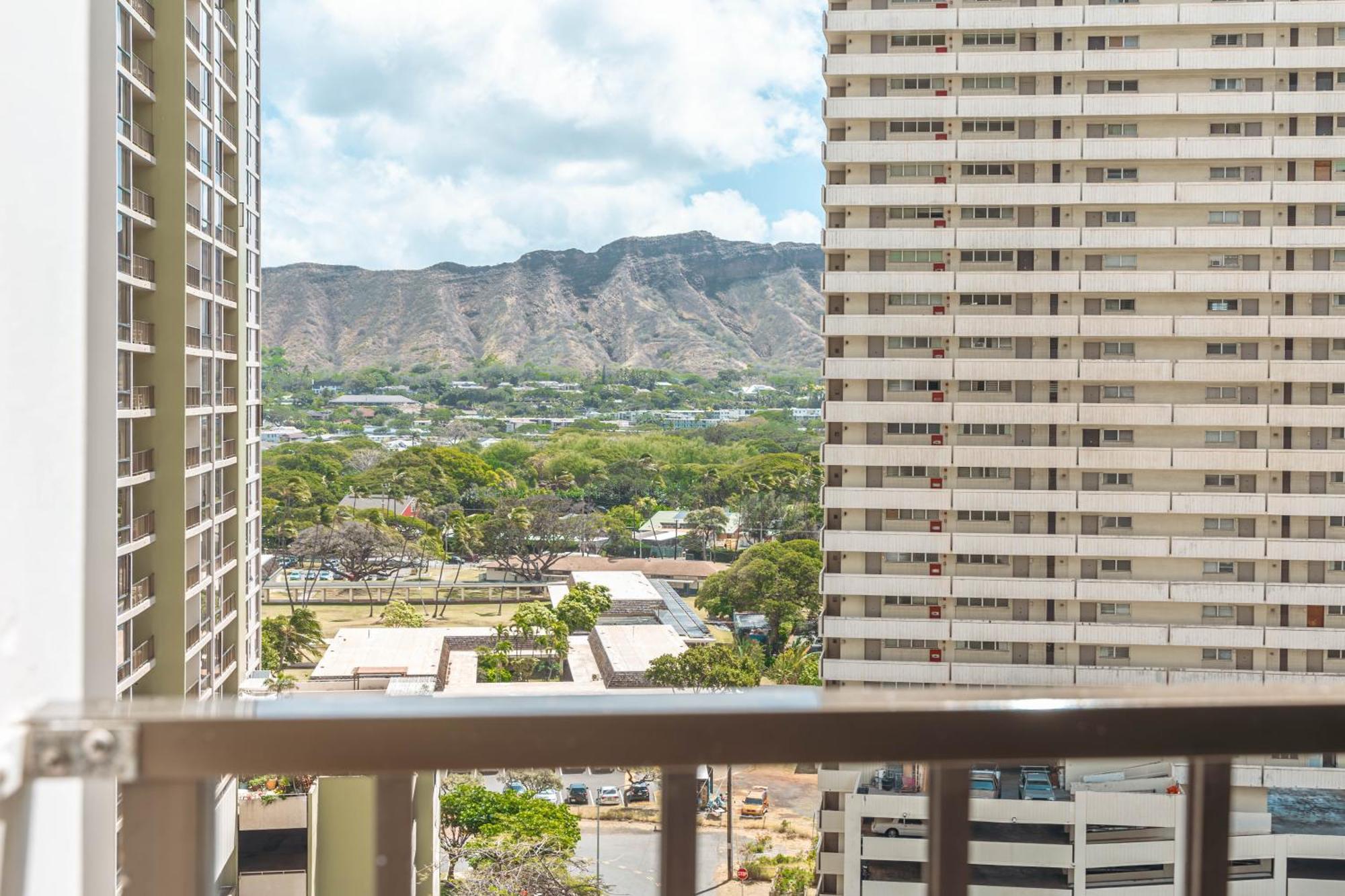 Diamond Head View Condo, Steps To & Free Parking! * Honolulu