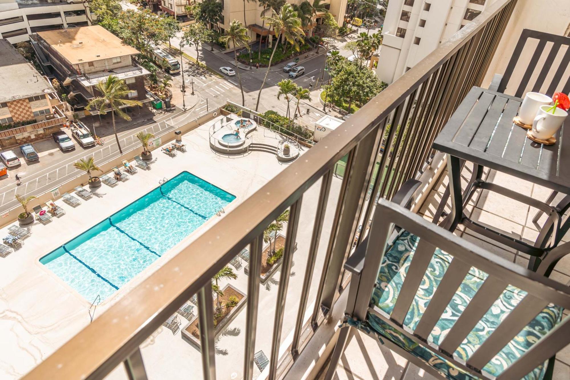 Diamond Head View Condo, Steps To & Free Parking! Apartment