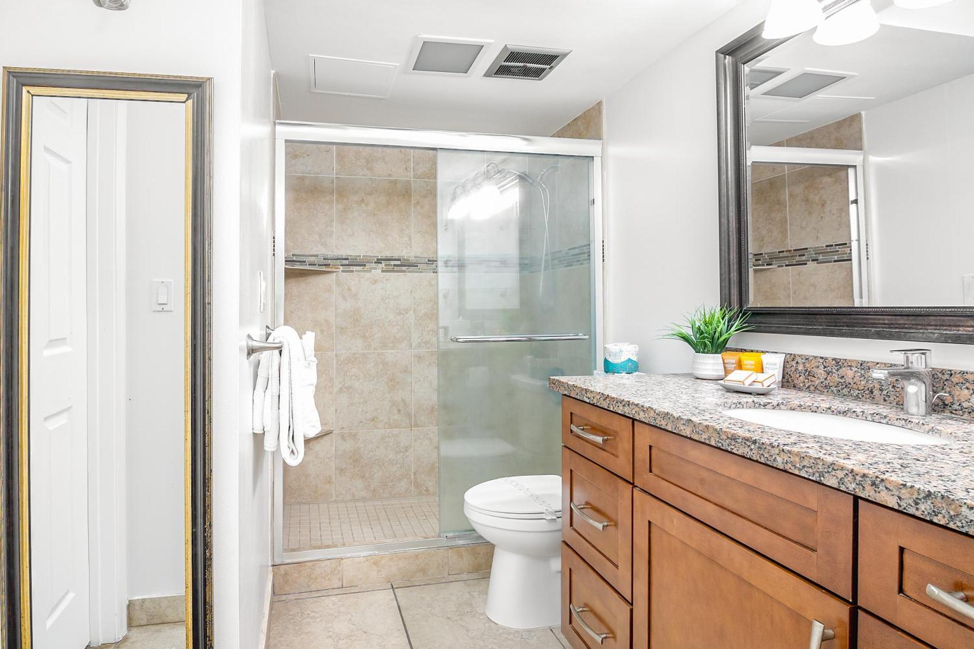 Apartment Diamond Head View Condo, Steps To & Free Parking!