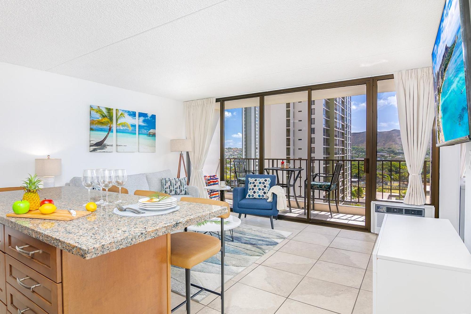 Diamond Head View Condo, Steps To & Free Parking! Apartment