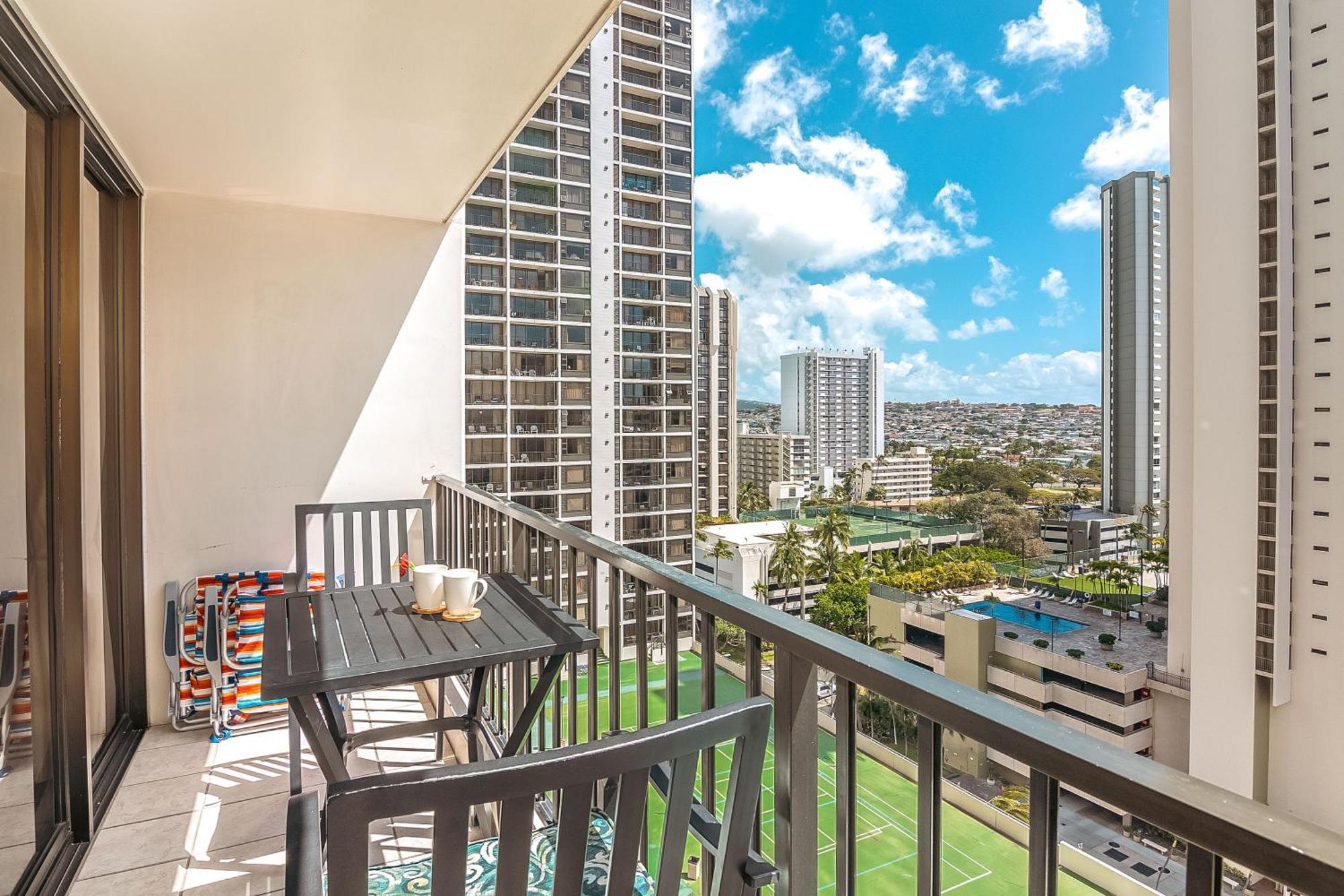 Diamond Head View Condo, Steps To & Free Parking! Apartment