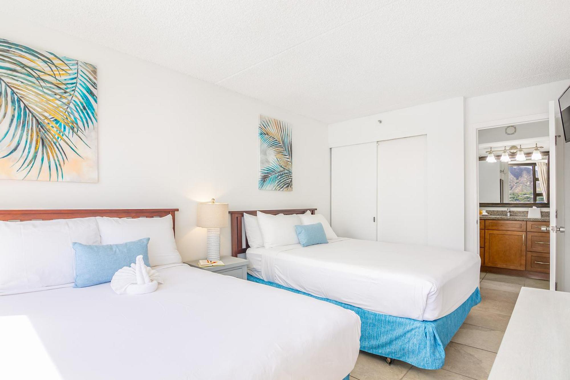 Diamond Head View Condo, Steps To & Free Parking! *