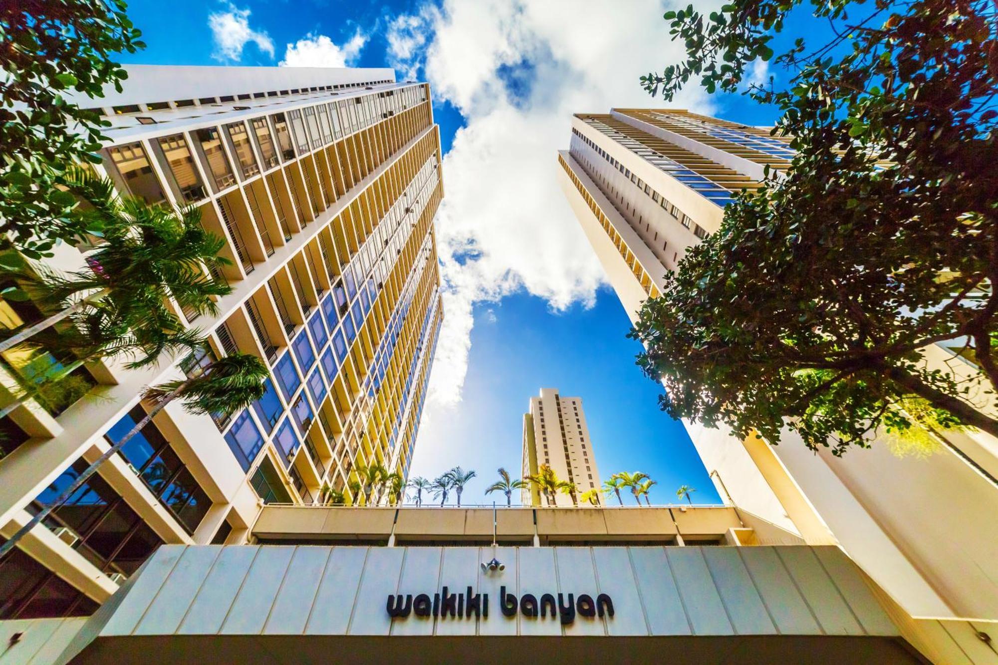 Lovely 1br Ocean View Condo, Near + Parking! Honolulu