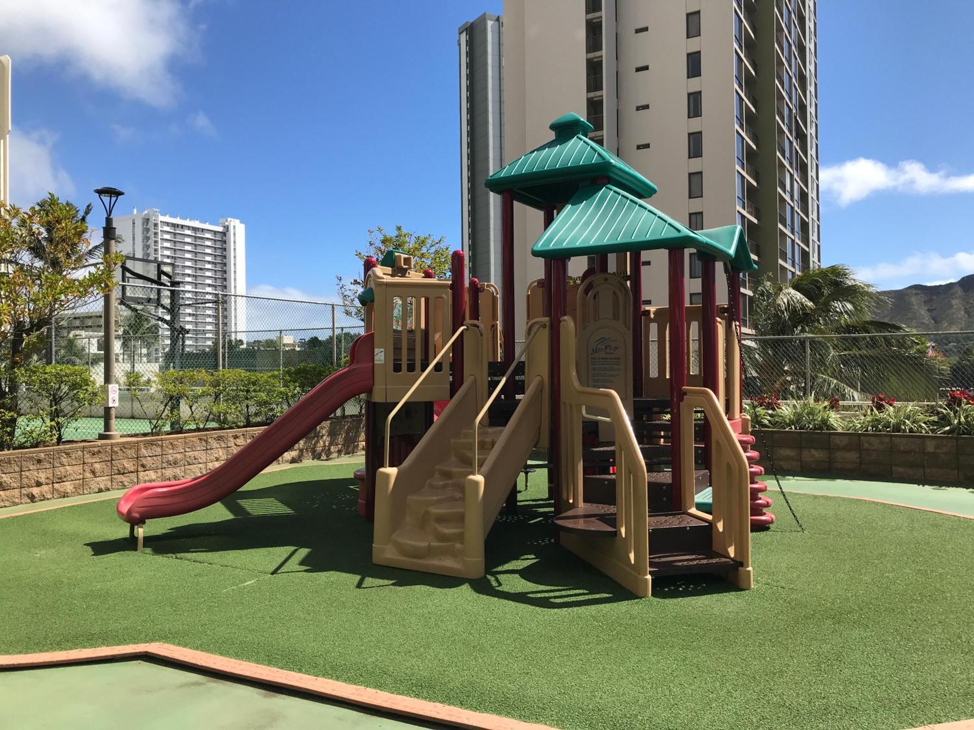 Lovely 1br Ocean View Condo, Near + Parking! Honolulu