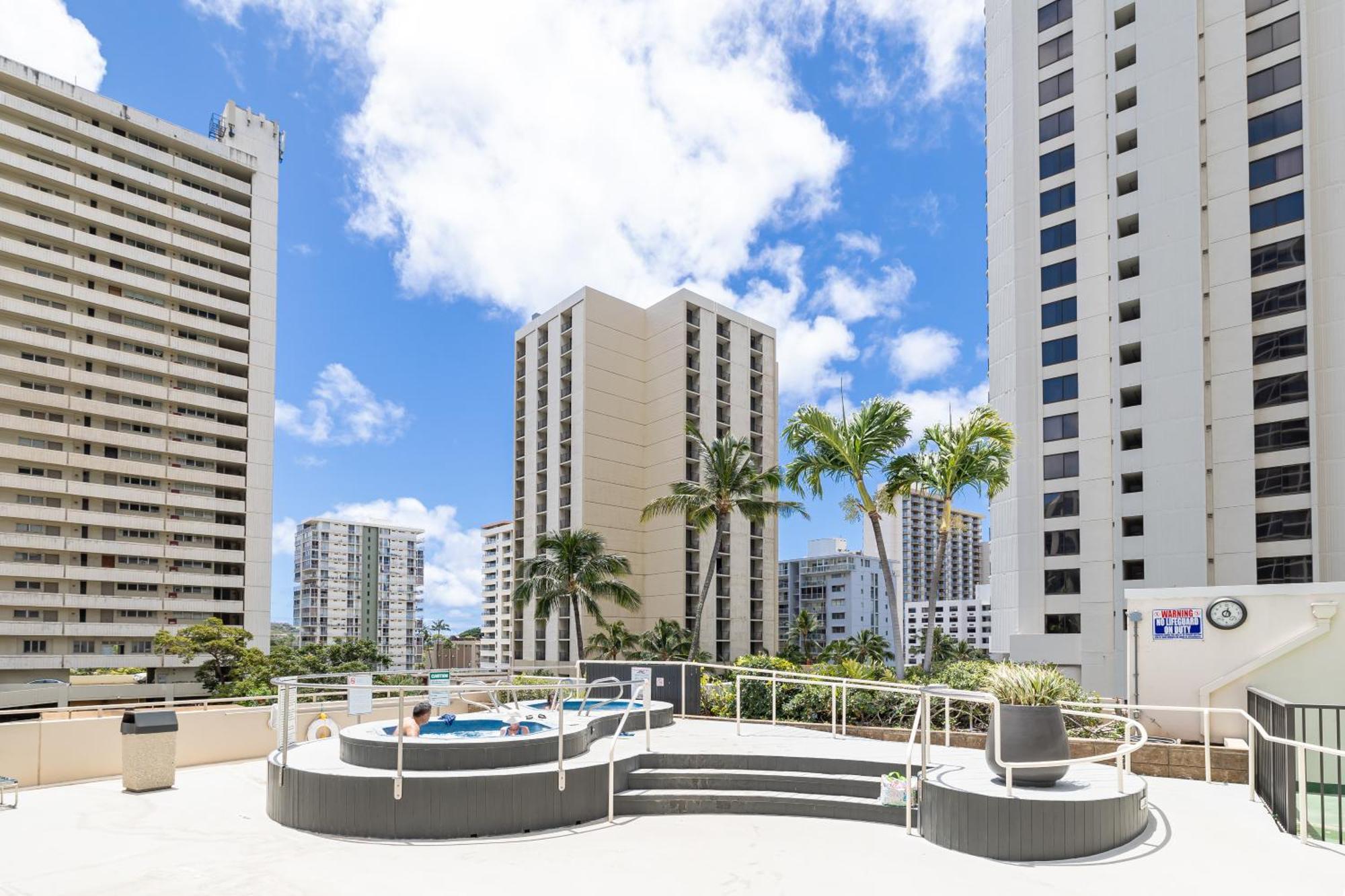 Lovely 1br Ocean View Condo, Near + Parking! * Honolulu