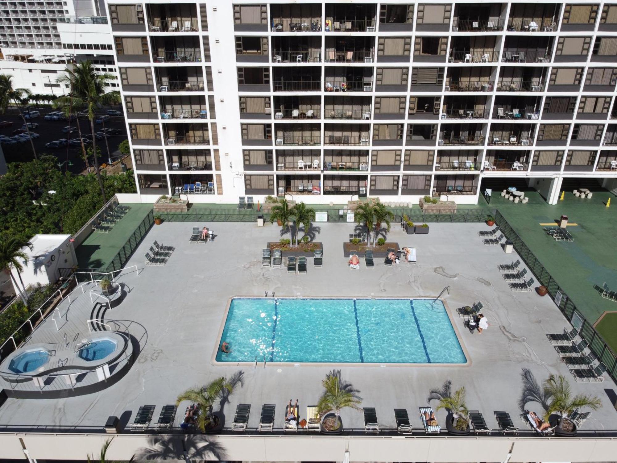 Lovely 1br Ocean View Condo, Near + Parking! * Honolulu