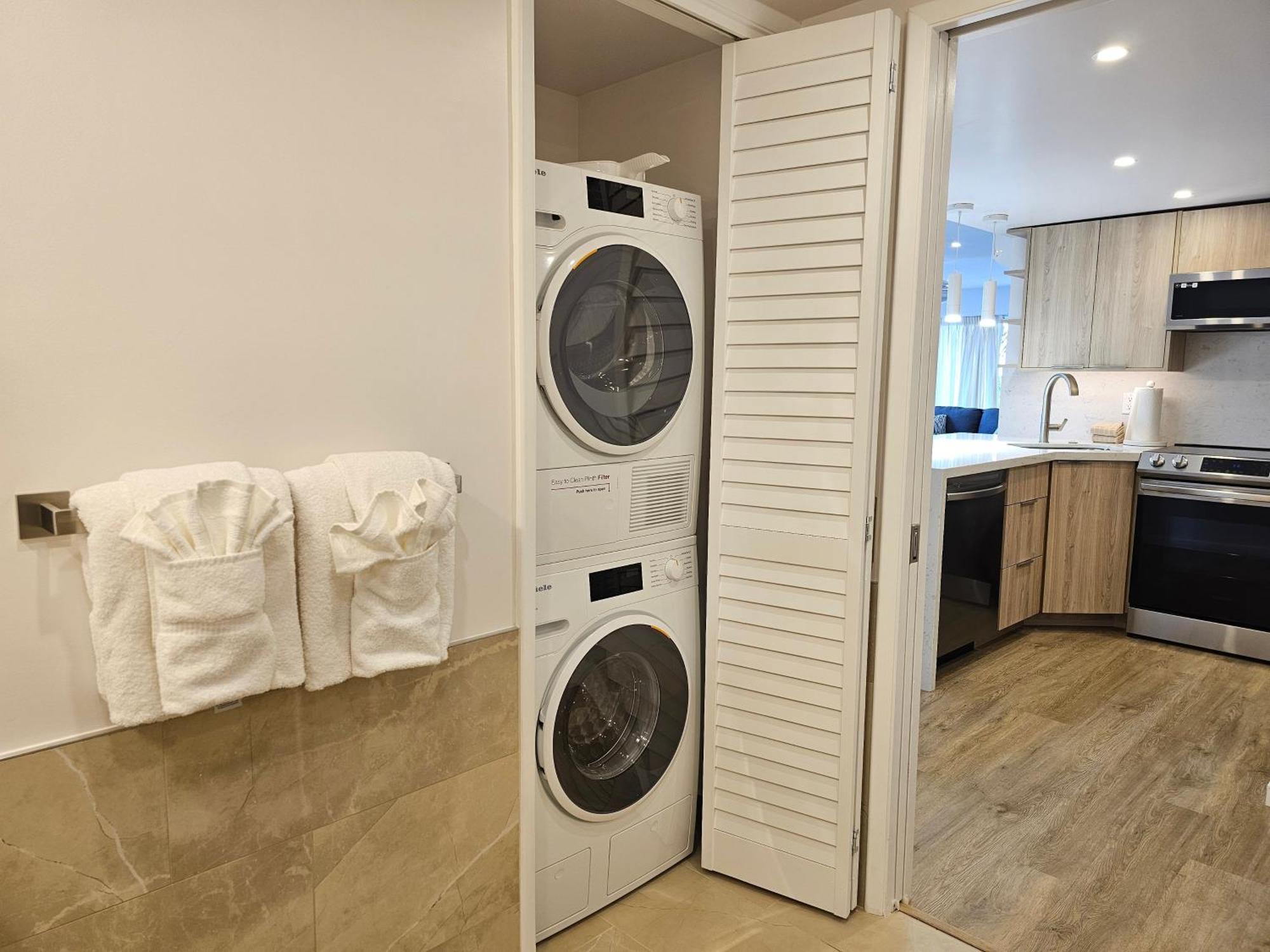 Fully Furnished Ilikai Tower 525 With Free Wifi, Near Waikiki Beaches! Apartment *