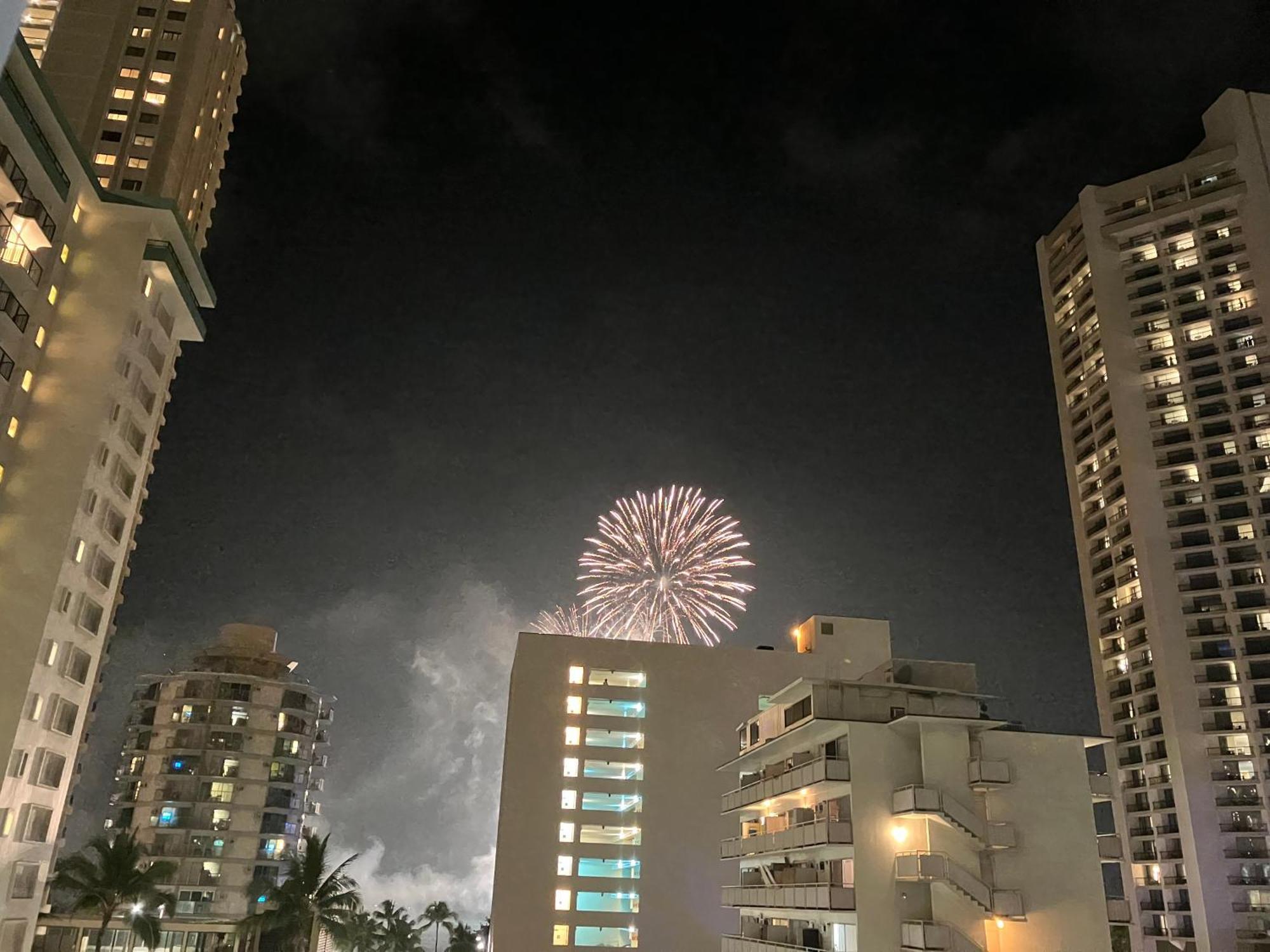 Contemporary Ocean View - Heart Of Waikiki! Apartment