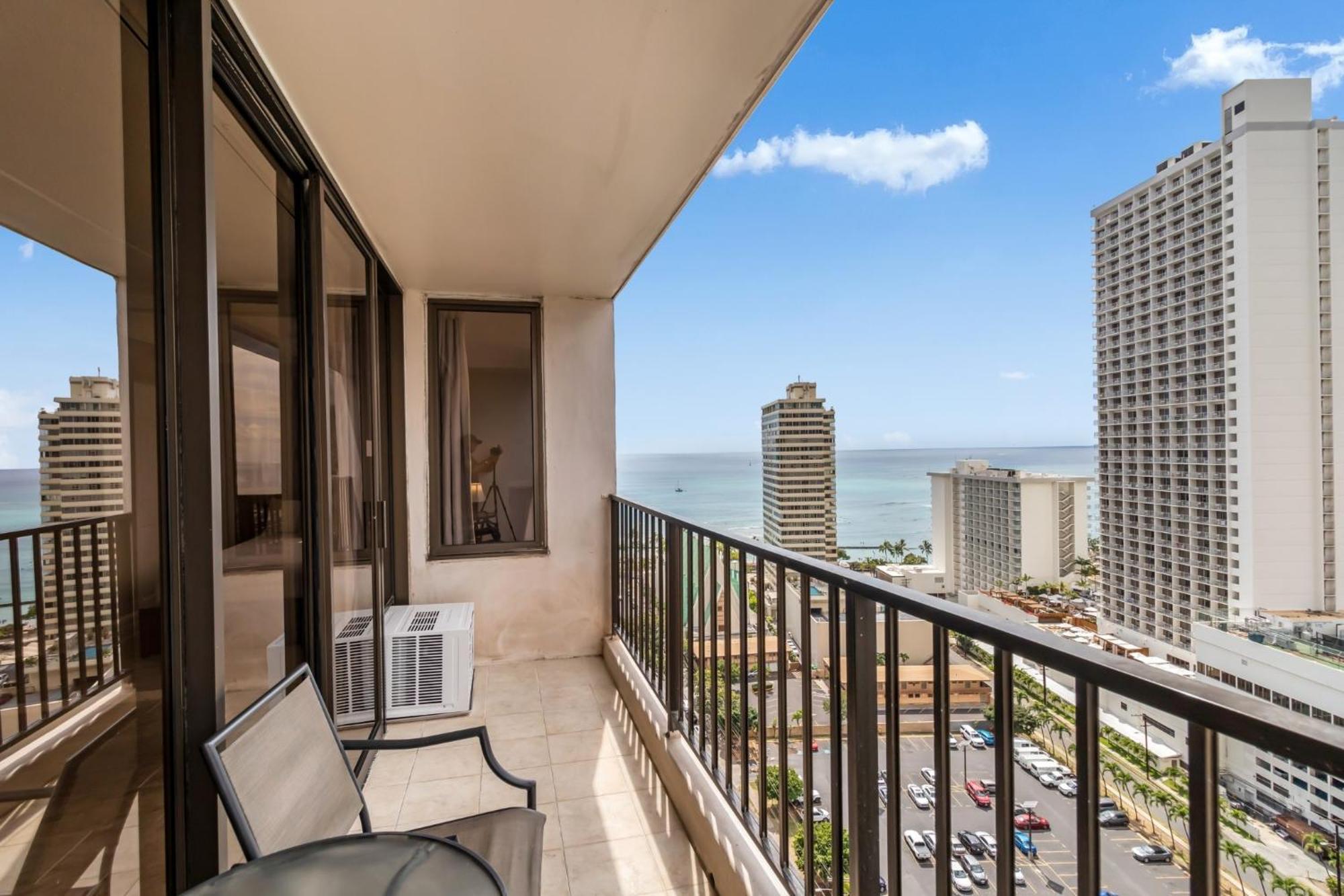 Tower 1 2214 - Kp Apartment *