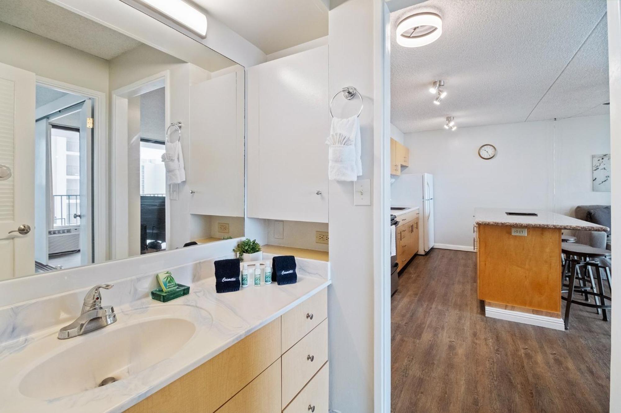 Tower 2 1702 - Ffp Apts *