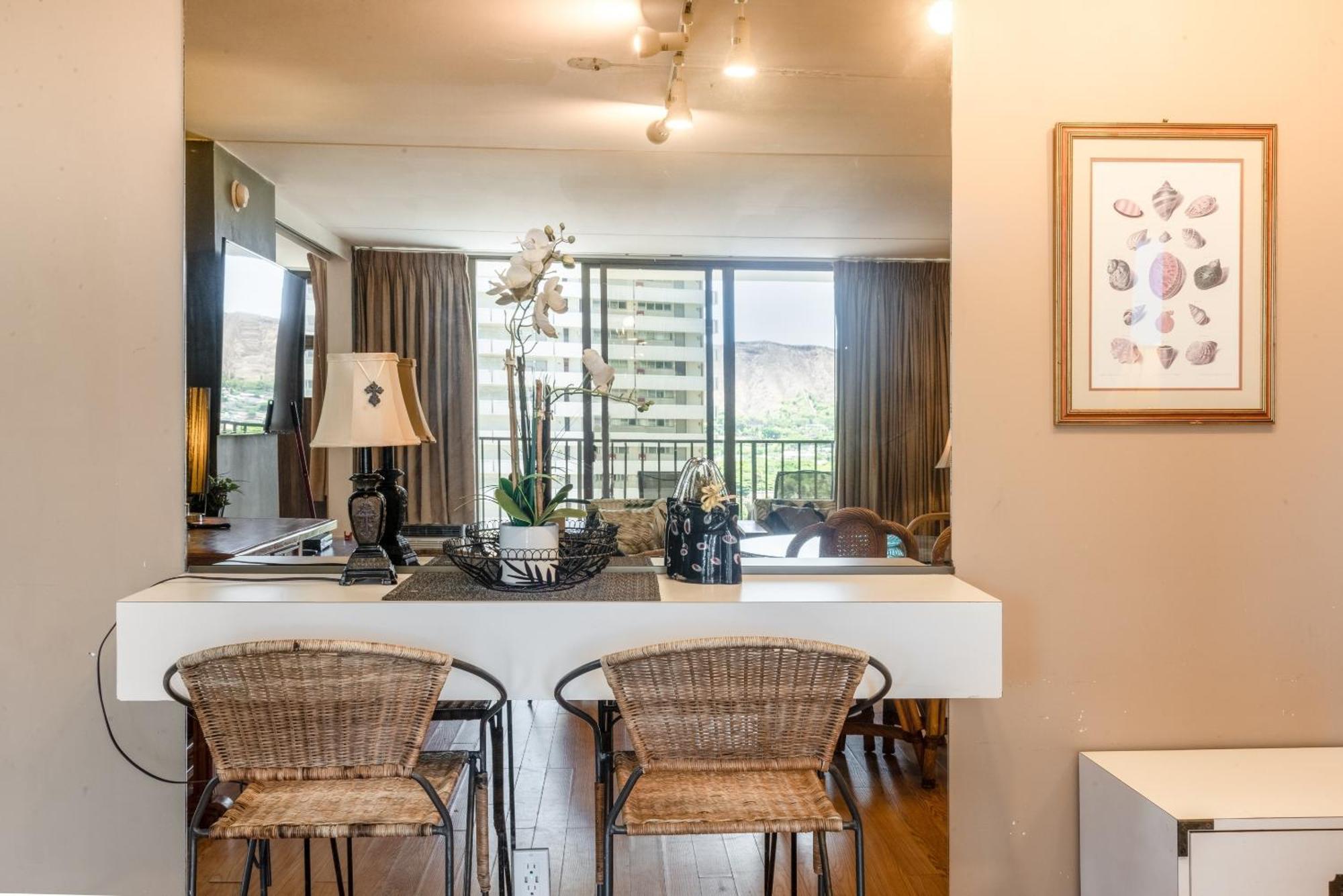 Spacious 14th Floor Corner Suite, Partial Diamond Head And Ocean Views, Free Parking! Apartment Honolulu