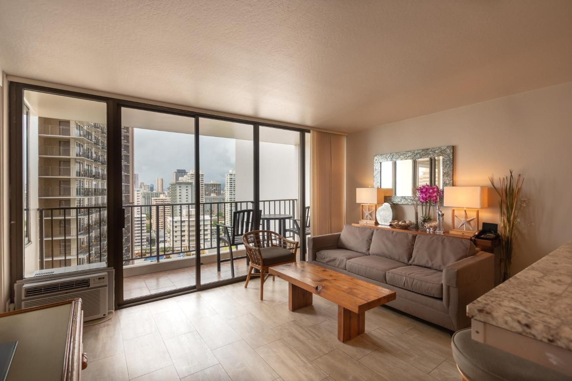 High Level Waikiki - Enjoy Ocean Views From Your Private Lanai!