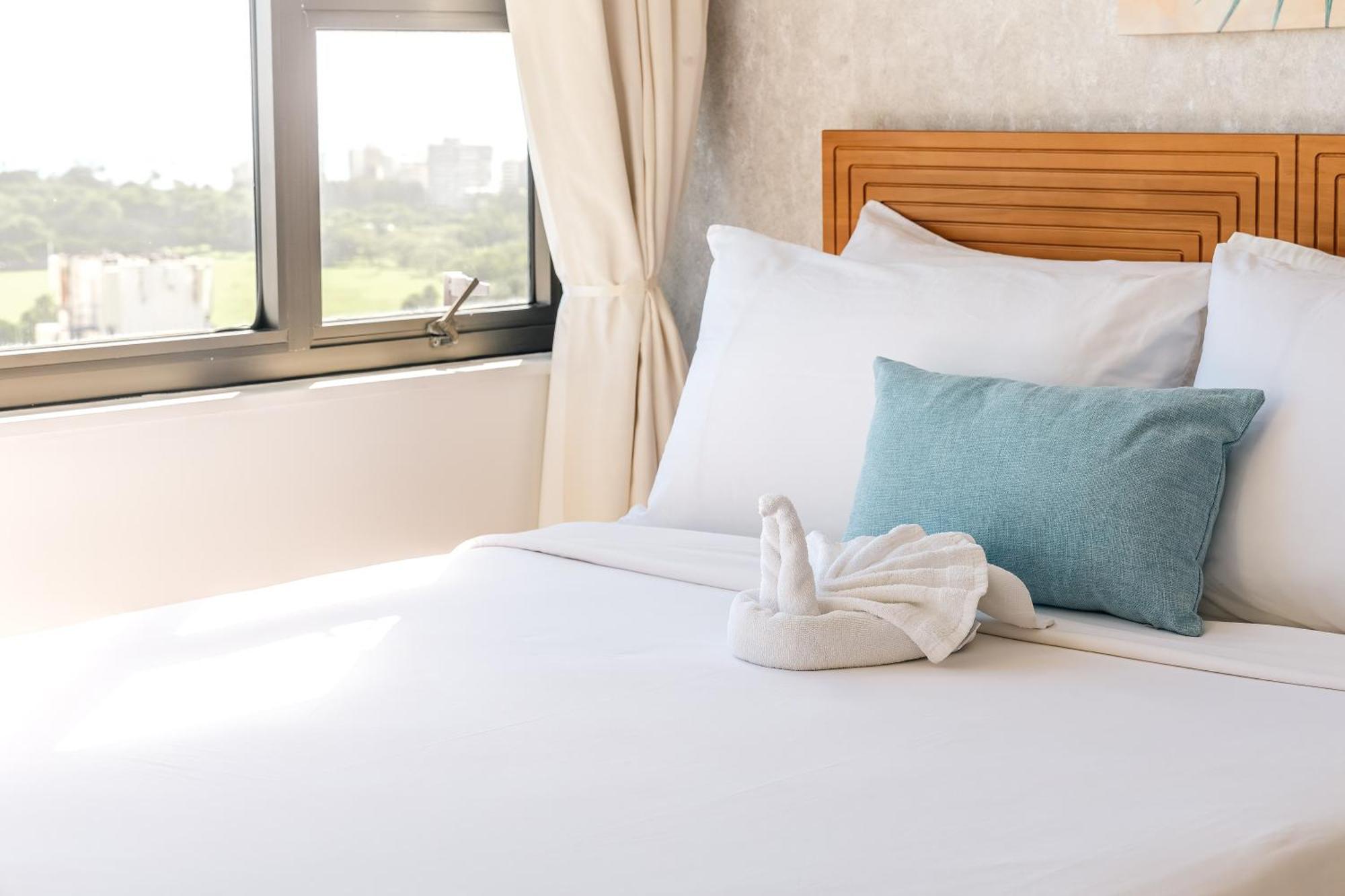 Waikiki Banyan: Diamond Head And Ocean View Condo! * Honolulu