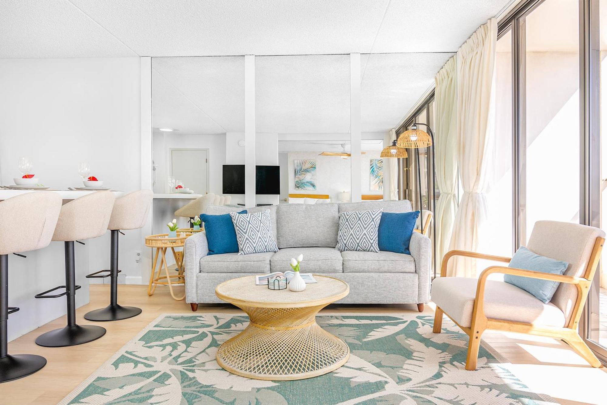 Waikiki Banyan: Diamond Head And Ocean View Condo! Apartment *