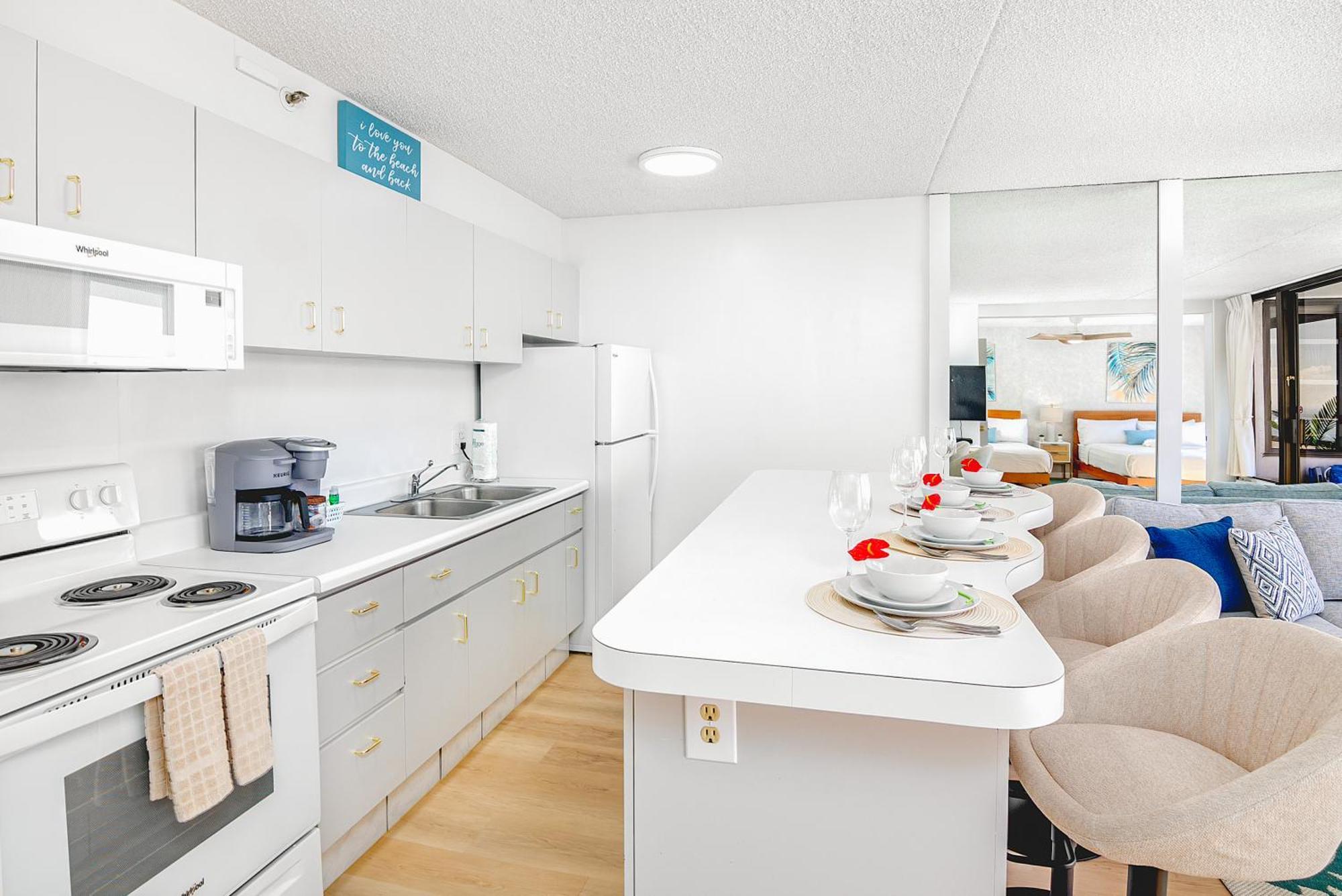 Waikiki Banyan: Diamond Head And Ocean View Condo! Apartment