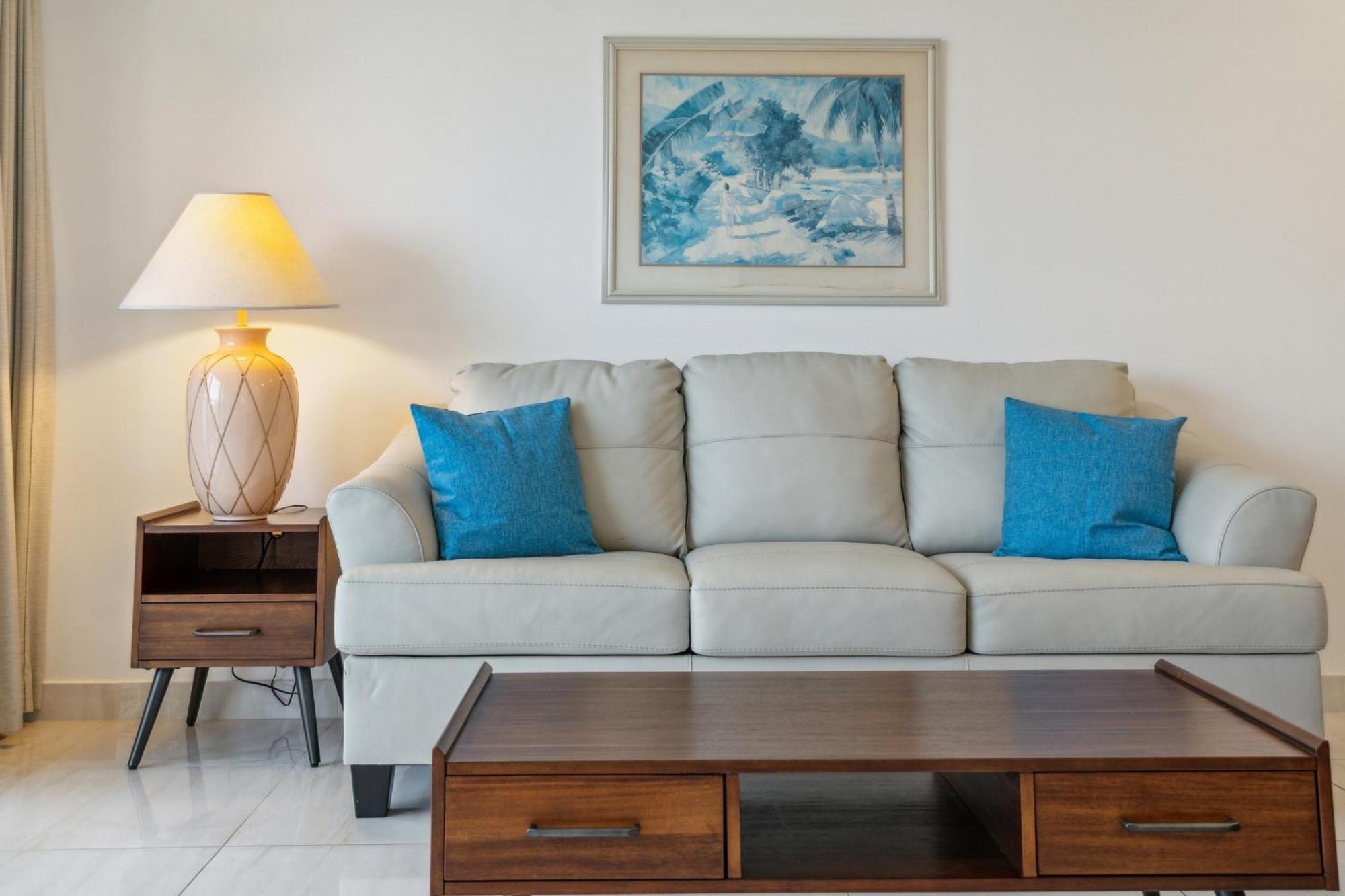 23rd Floor Waikiki Banyan - Only One Block From Beach! * Honolulu