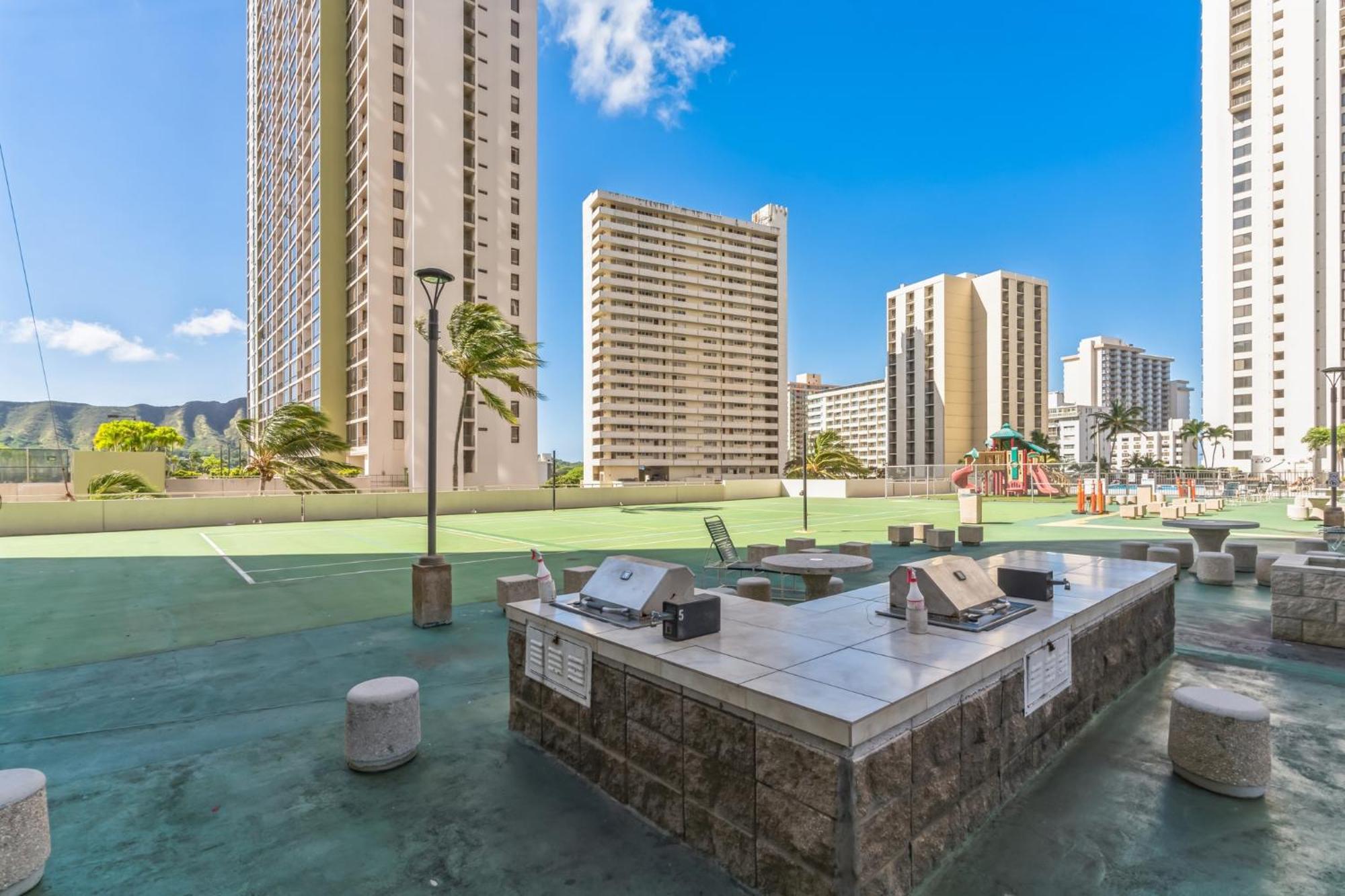 23rd Floor Waikiki Banyan - Only One Block From Beach! Honolulu