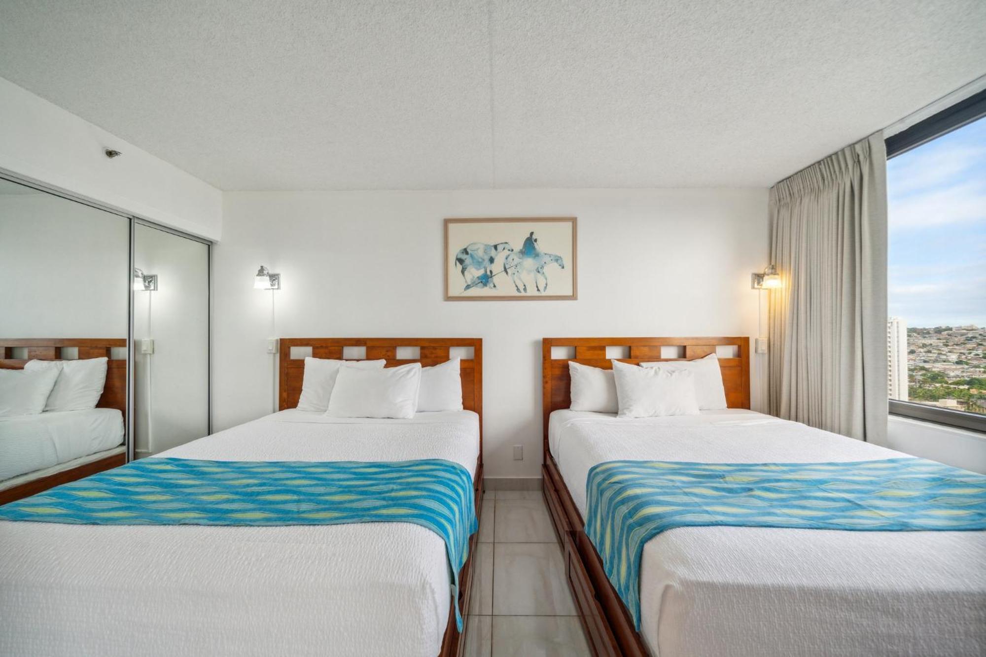 23rd Floor Waikiki Banyan - Only One Block From Beach! Apartment