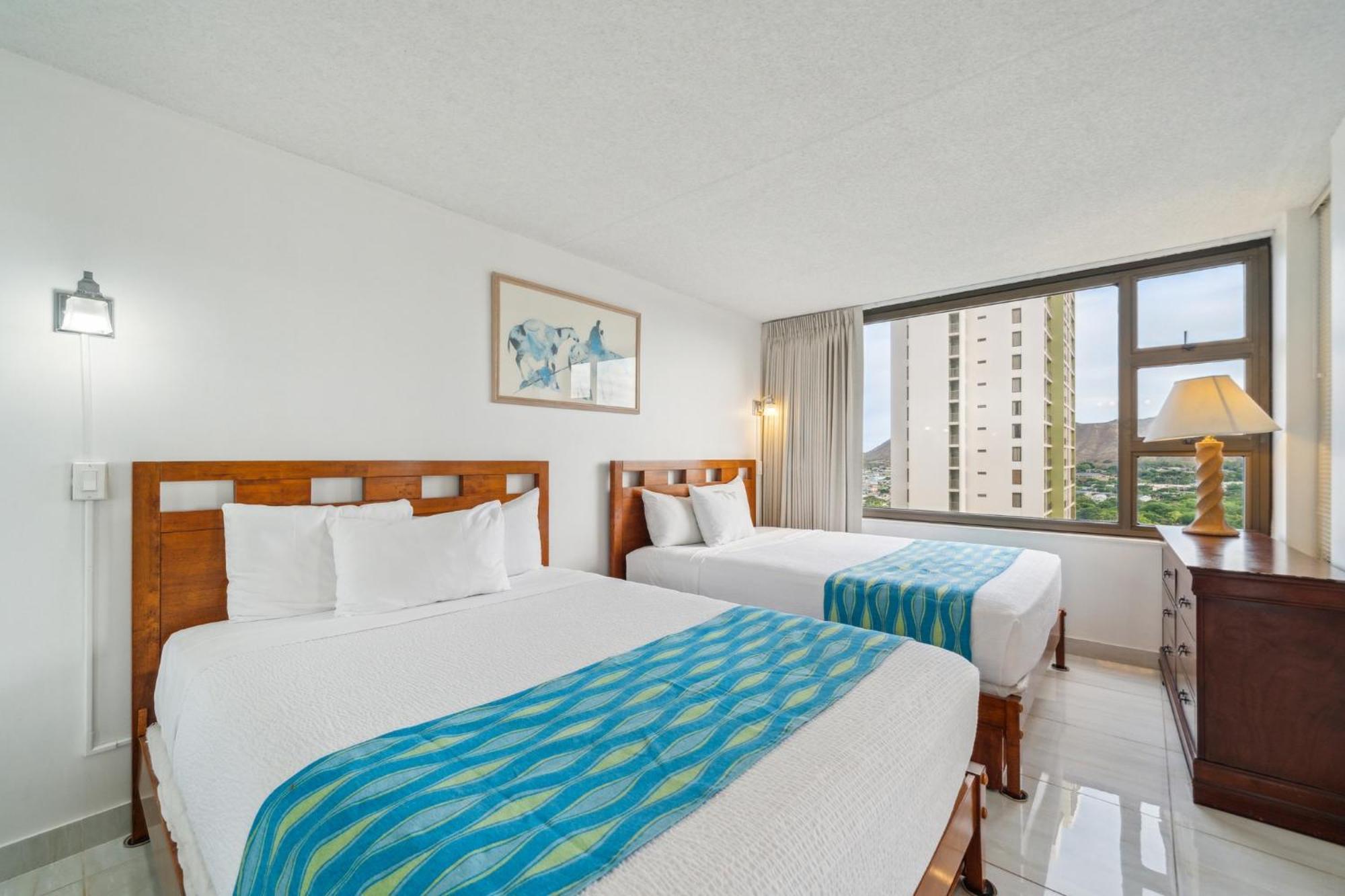 23rd Floor Waikiki Banyan - Only One Block From Beach! Apartment *