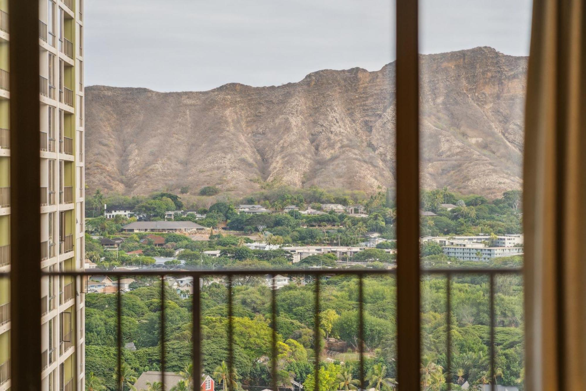 23rd Floor Waikiki Banyan - Only One Block From Beach! * Honolulu