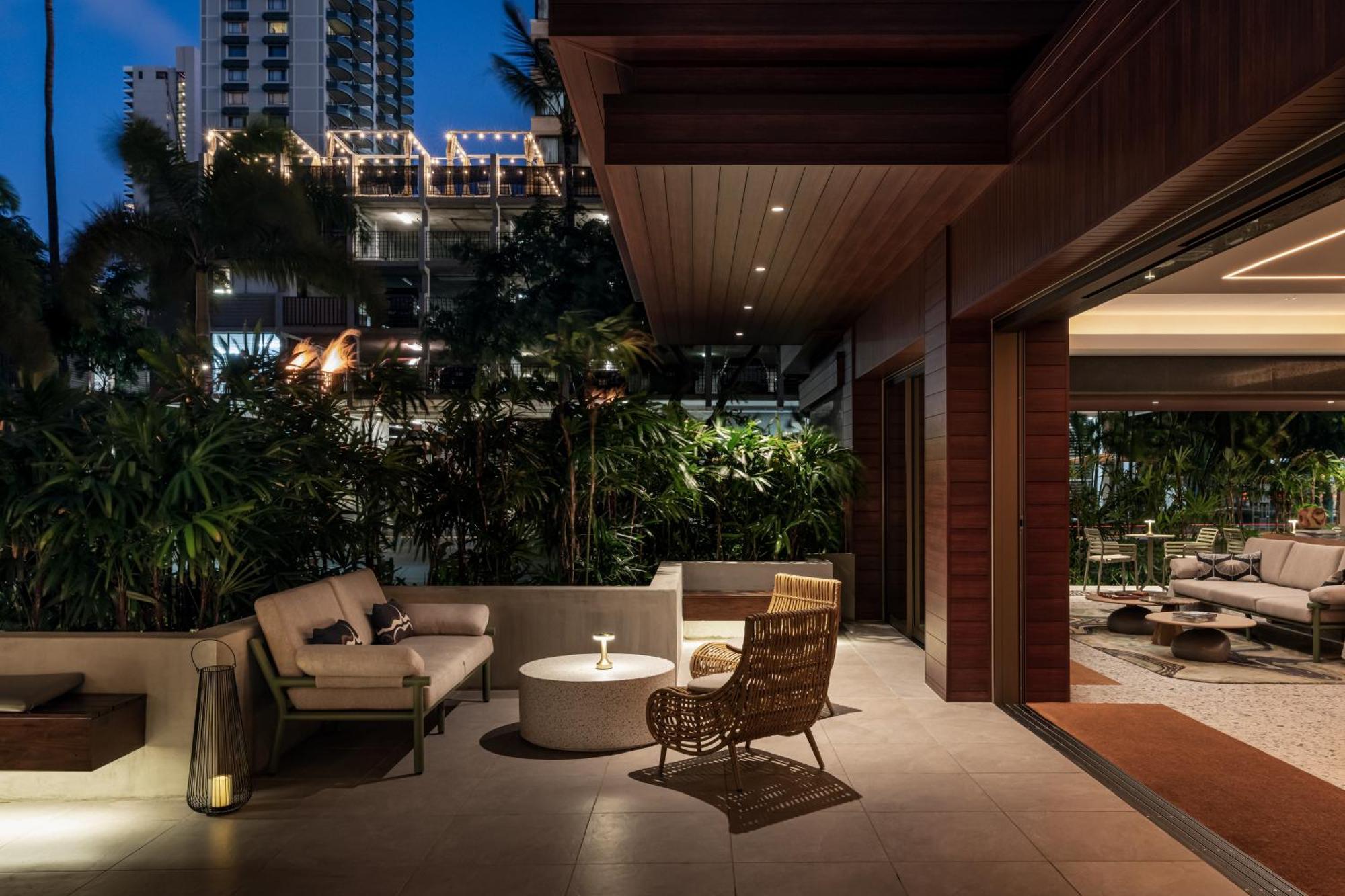 Romer Waikiki At The Ambassador