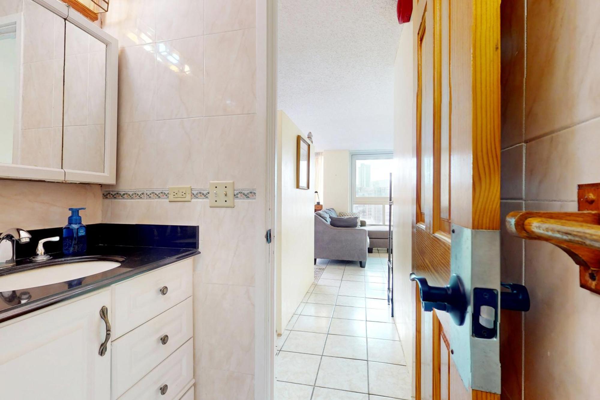 Waikiki Townhouse 1101 - 30 Night Minimum