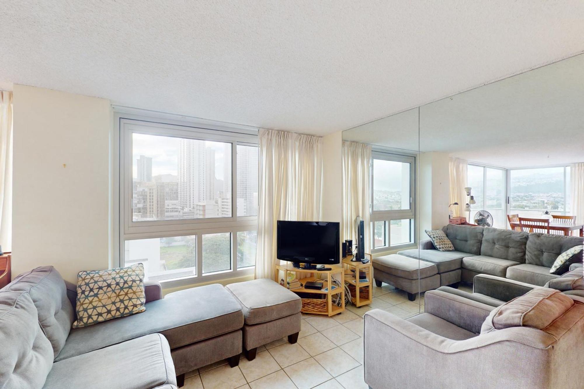 Waikiki Townhouse 1101 - 30 Night Minimum *