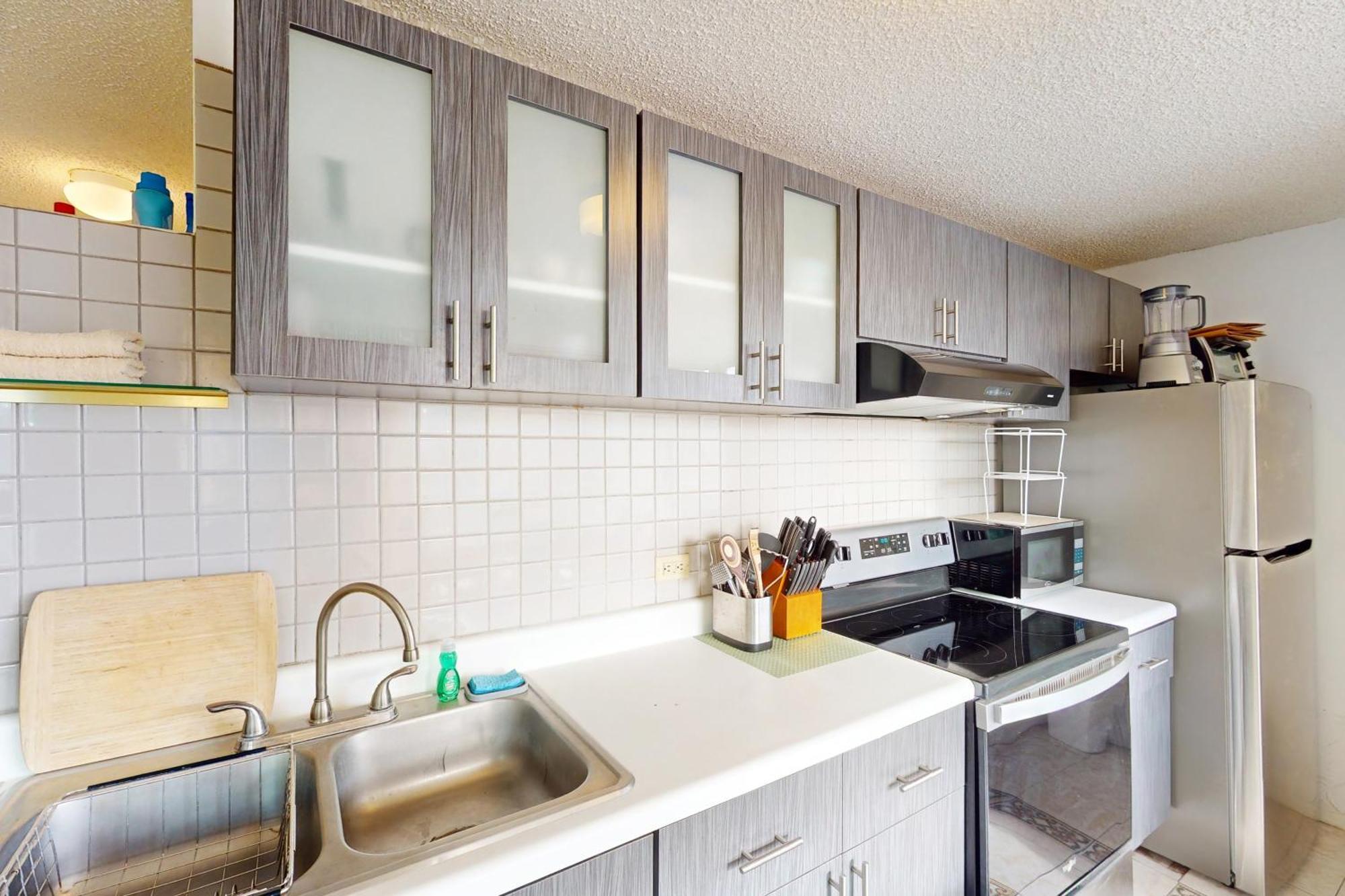 Waikiki Townhouse 1101 - 30 Night Minimum *