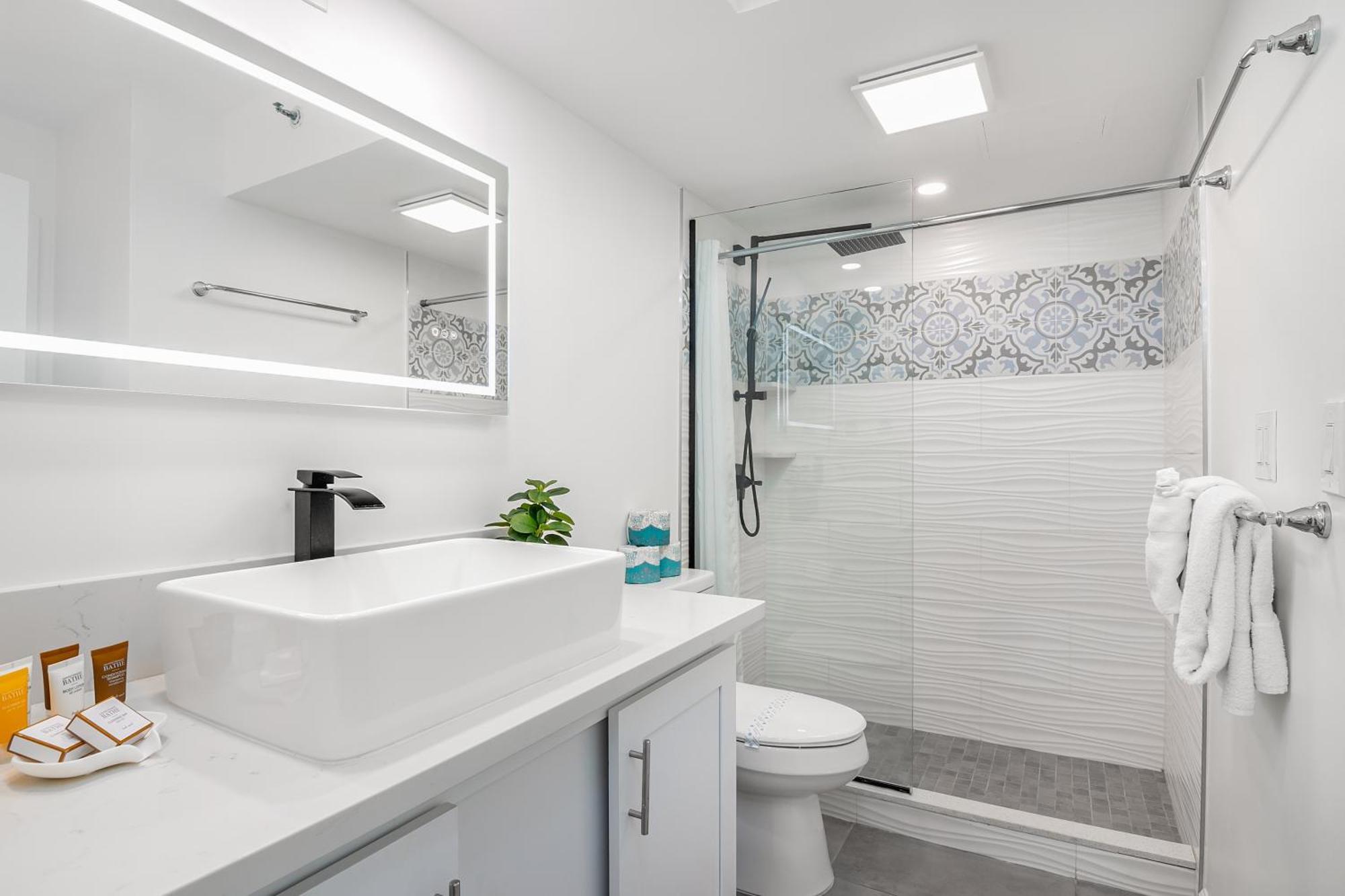 Deluxe 34fl Ocean View, One Block To Waikiki Honolulu