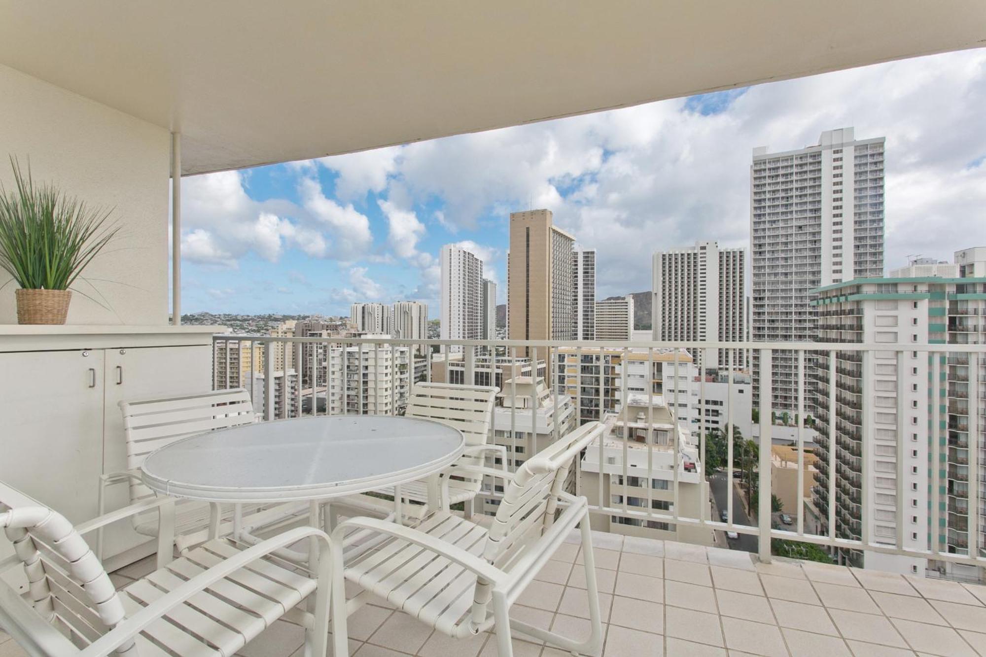 Stylish 1-br With Breathtaking Ocean Views Apartment