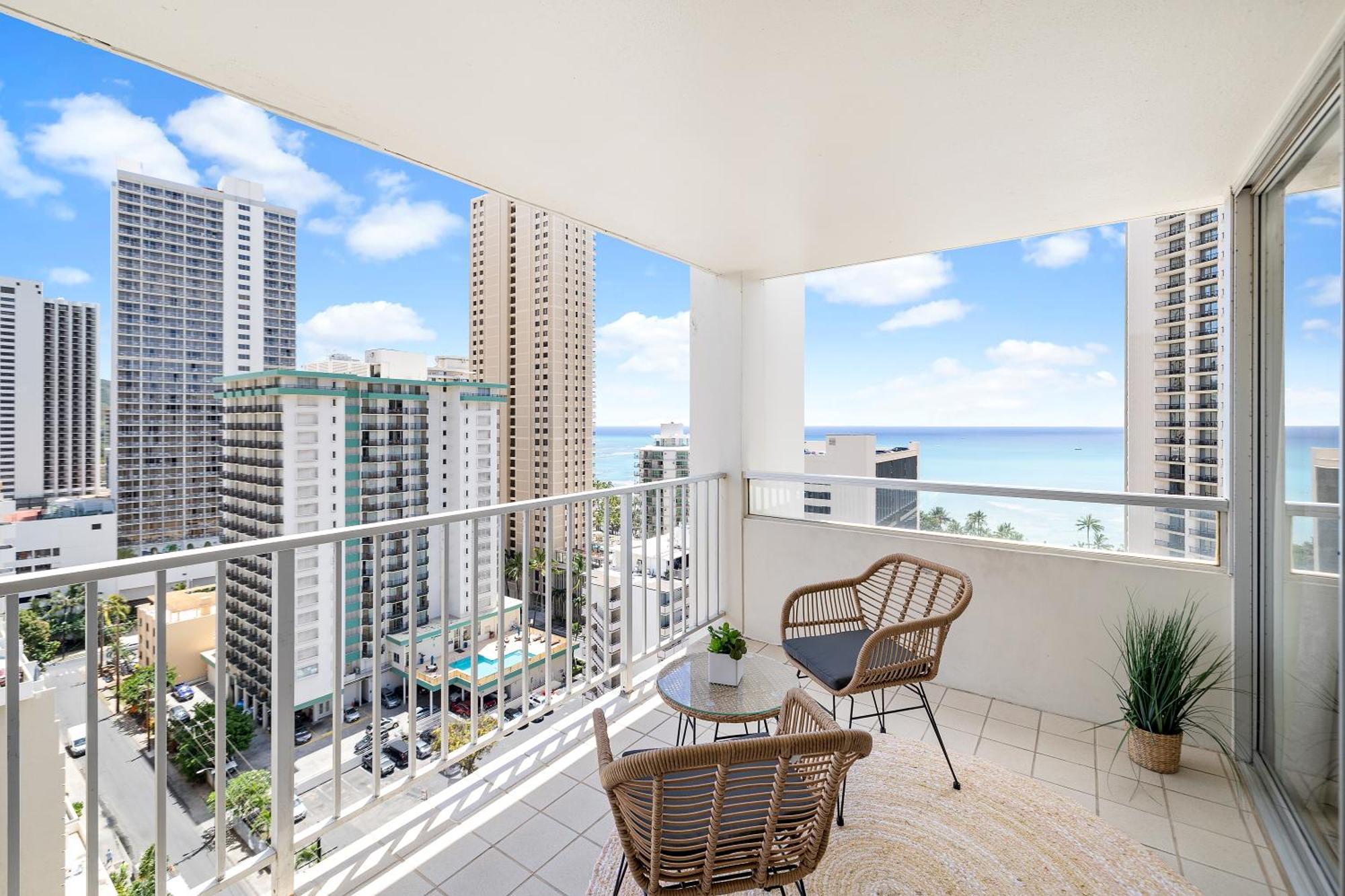 Stylish 1-br With Breathtaking Ocean Views Apartment