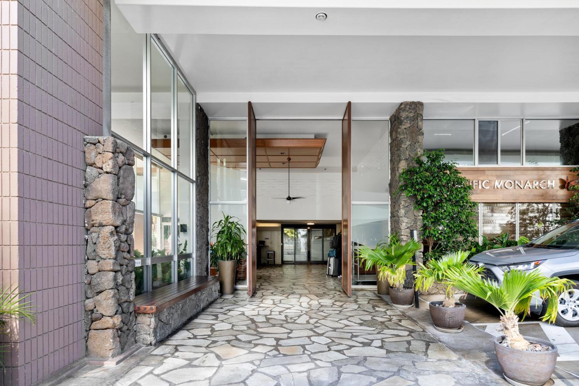 1br With Great Views, 3 Mins To Waikiki Beach! Honolulu