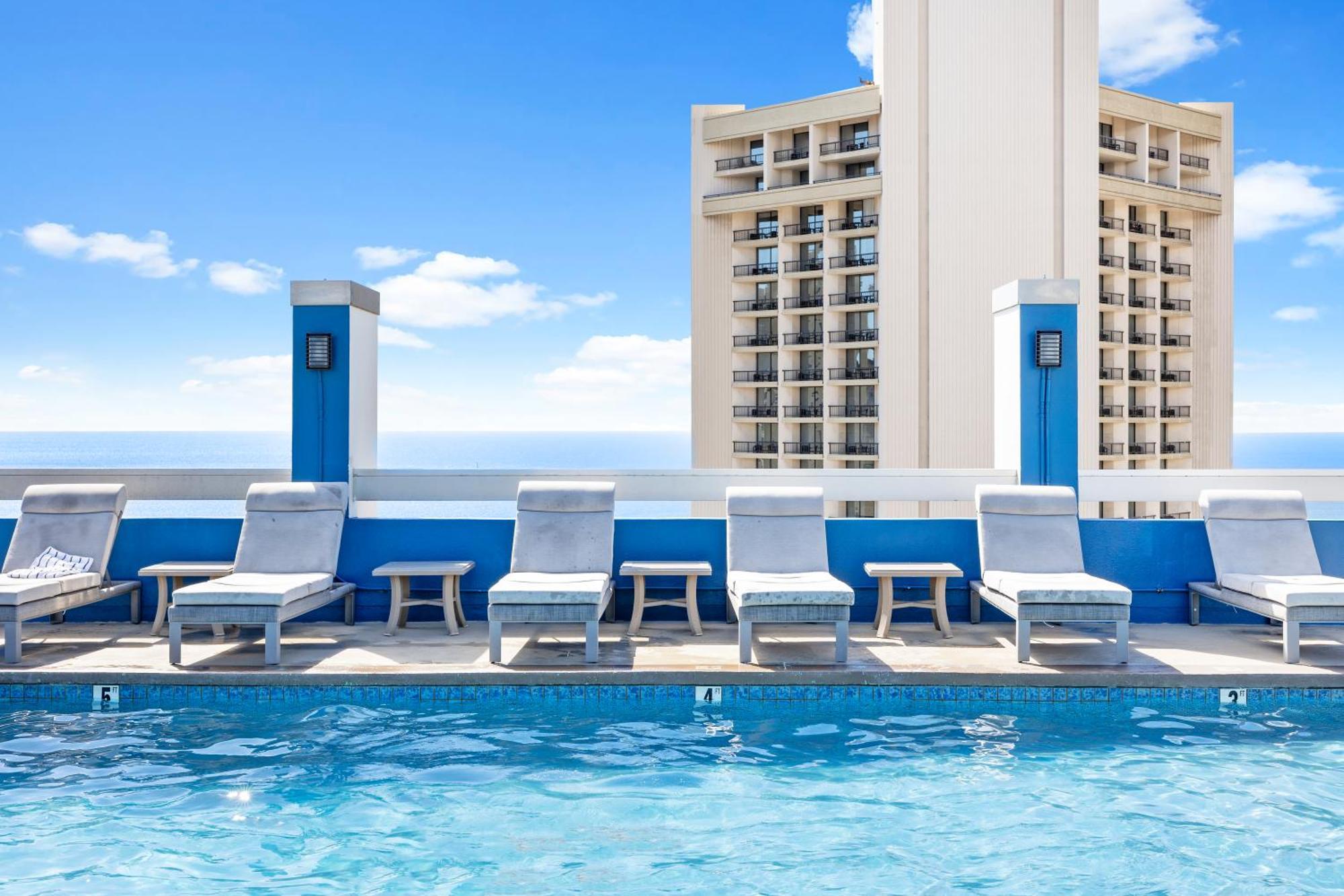 Apartment 1br With Great Views, 3 Mins To Waikiki Beach! *