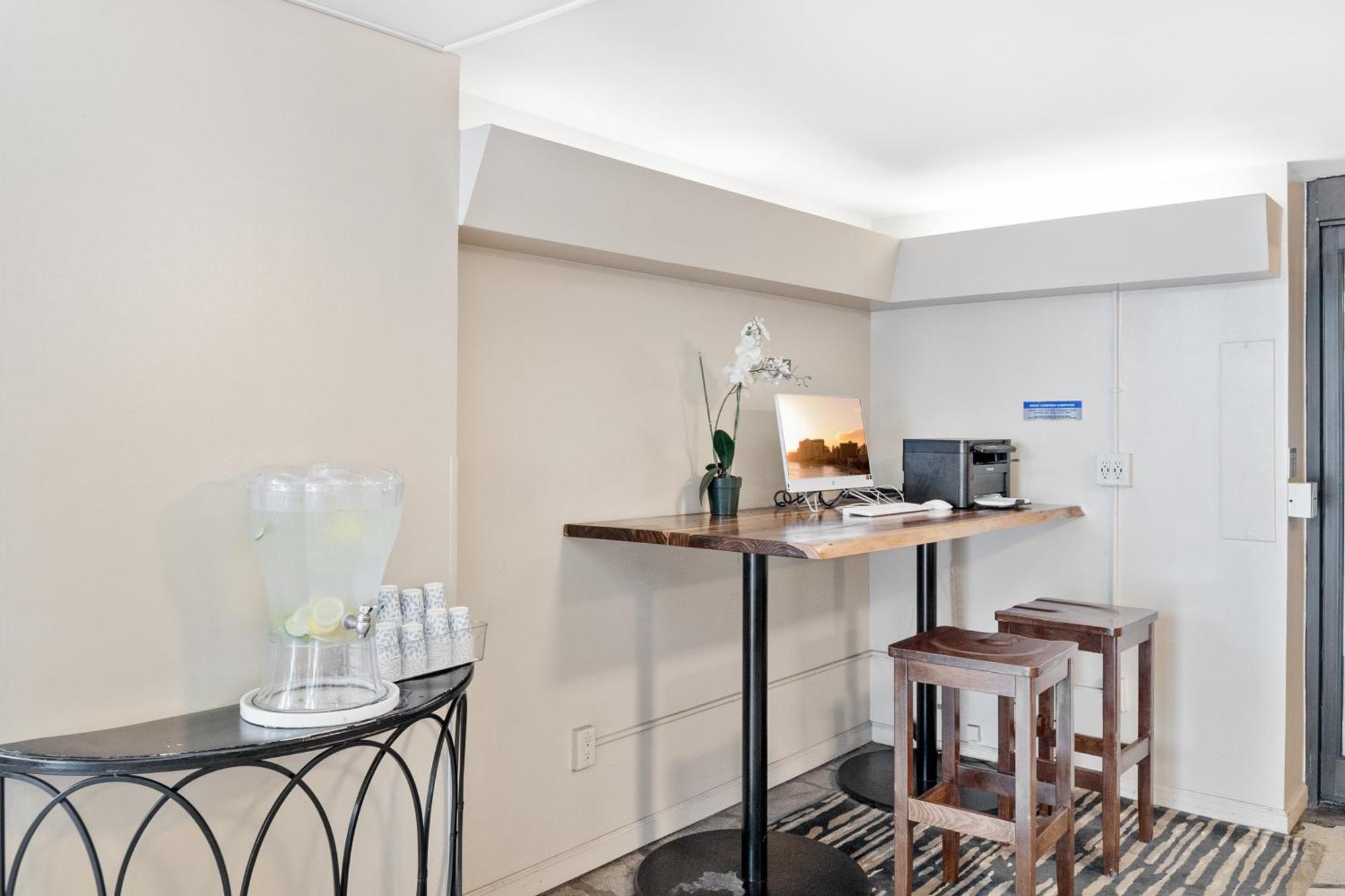 Apartment Stylish With Great Ocean Views & Near Beach! Honolulu