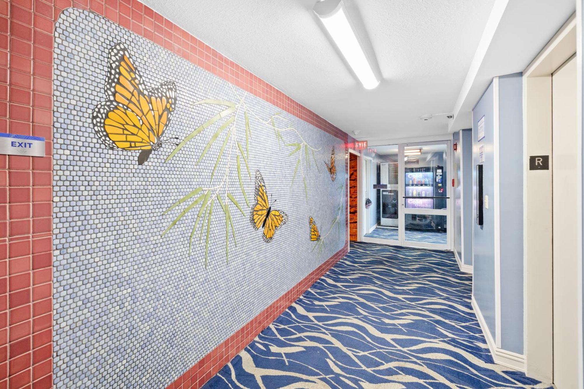 Steps To Waikiki Beach! Newly Renovated With 75
