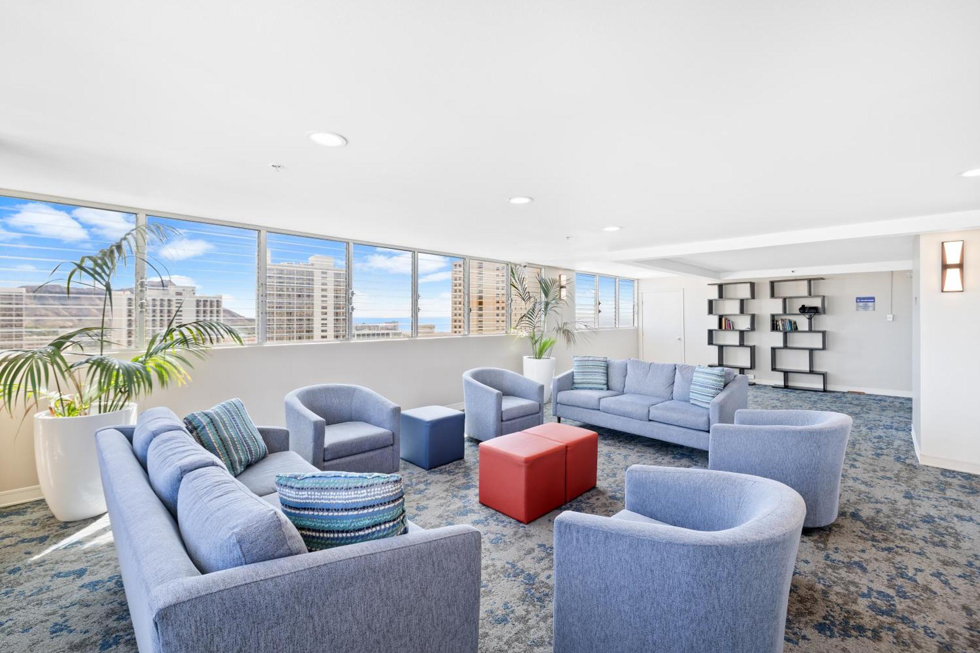 Steps To Waikiki Beach! Newly Renovated With 75