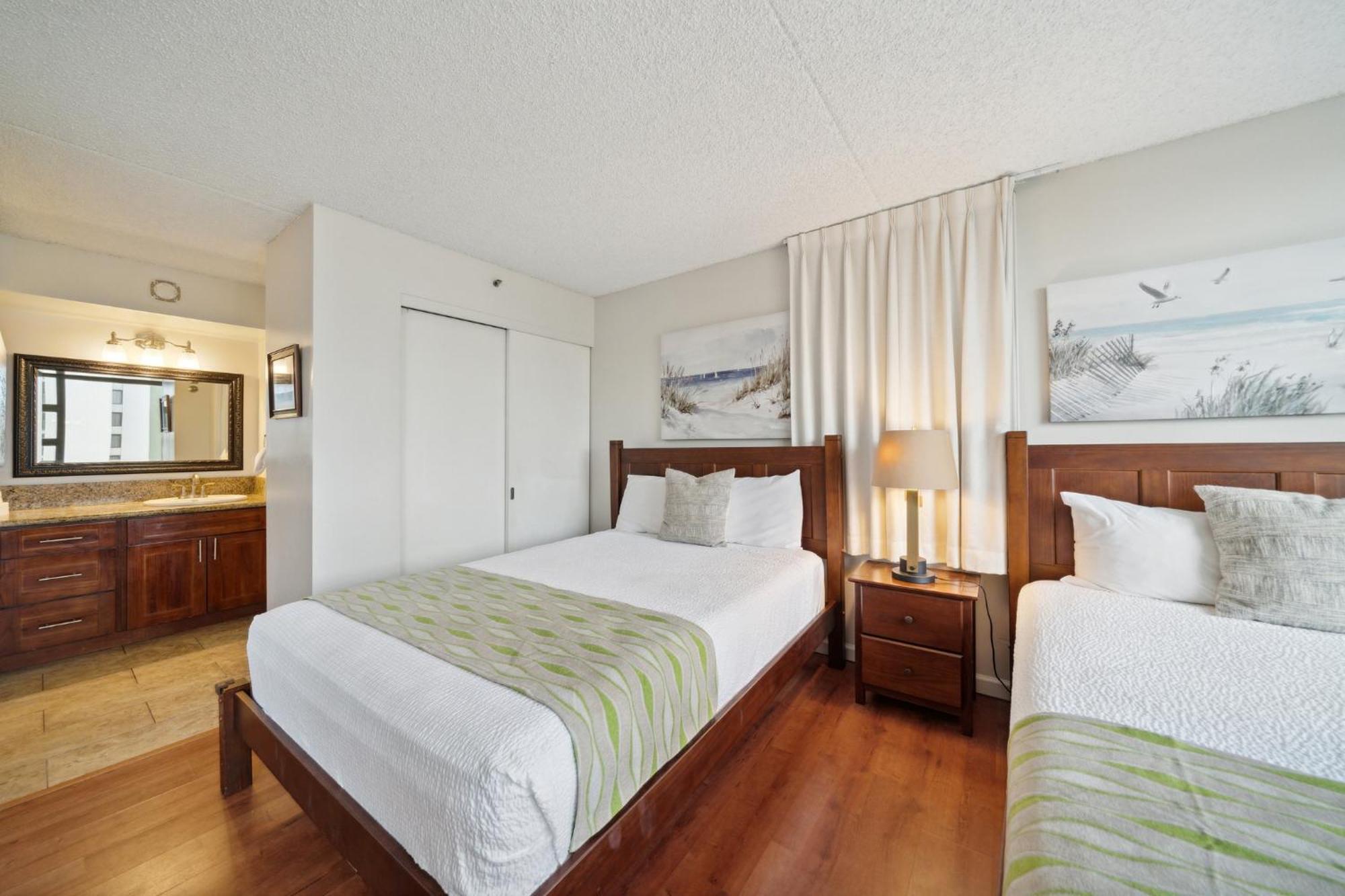 Deluxe 21st Floor Corner With Diamond Head Views Apartment