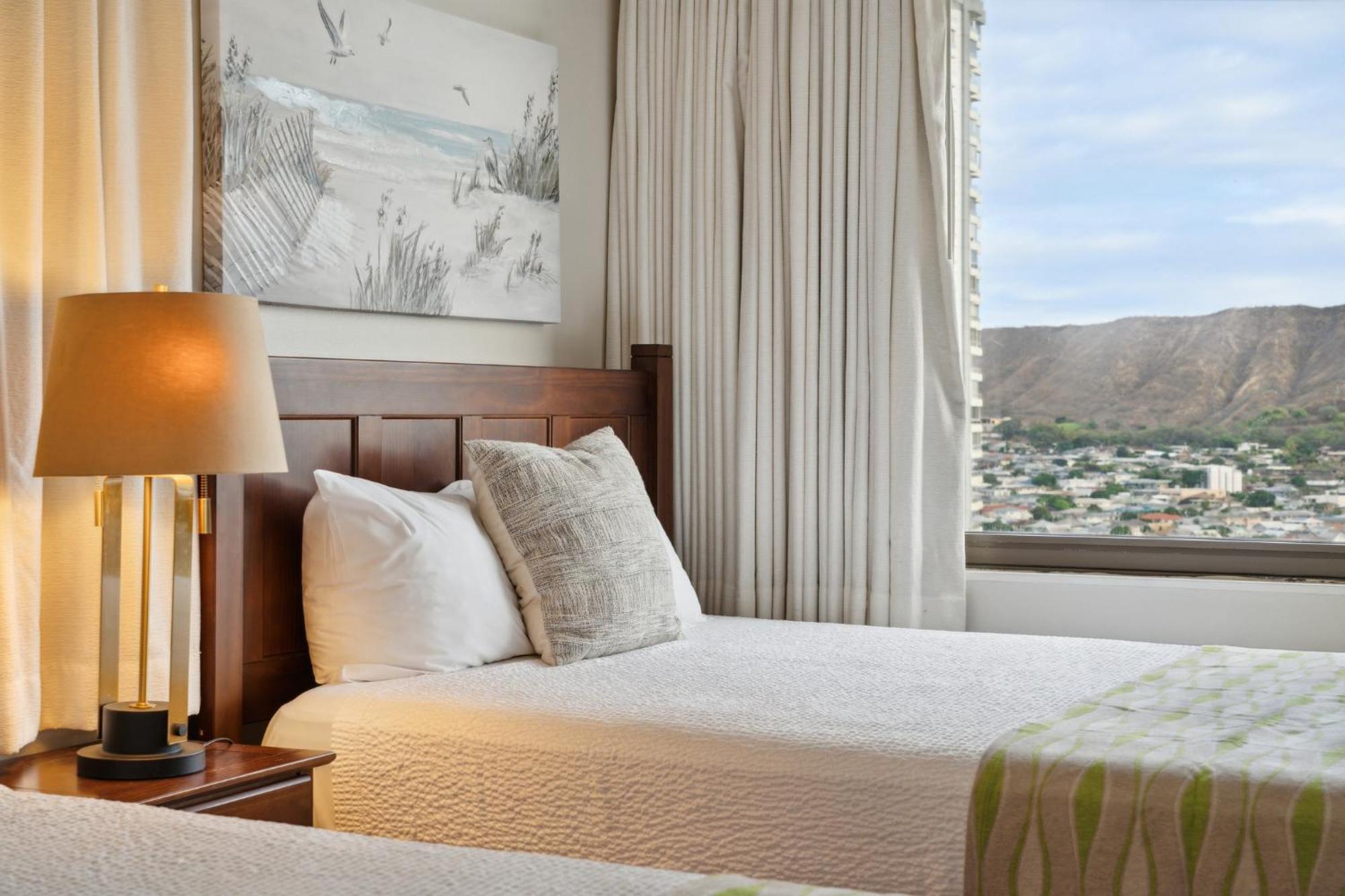 Deluxe 21st Floor Corner With Diamond Head Views Apartment *