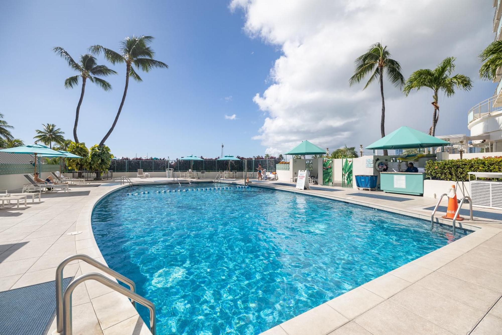 Upscale 2br & 2ba Ocean View In Waikiki With Parking! Honolulu
