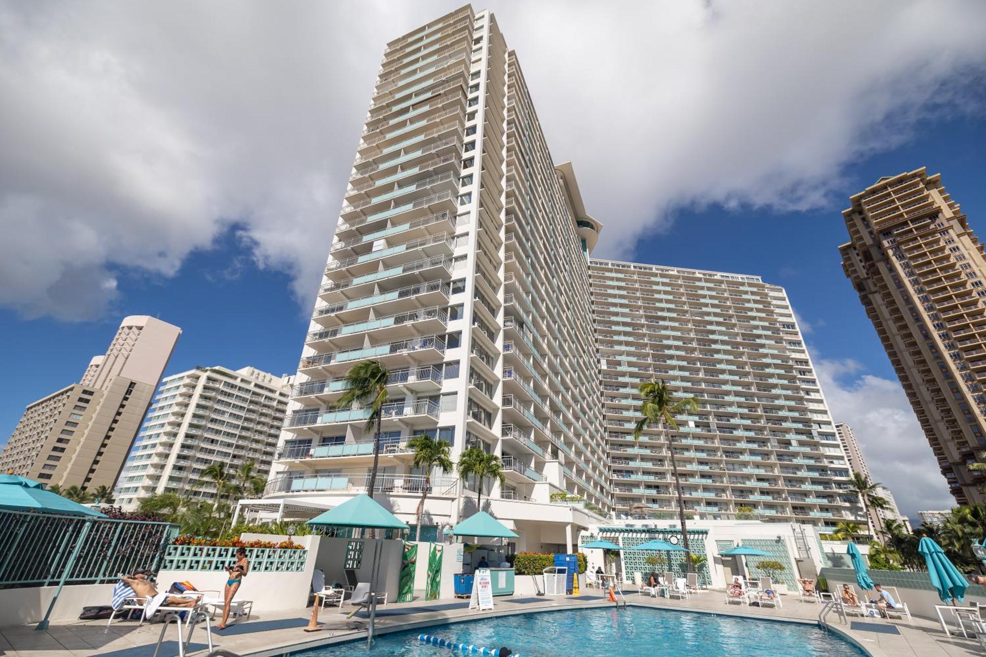 Upscale 2br & 2ba Ocean View In Waikiki With Parking! Apartment *