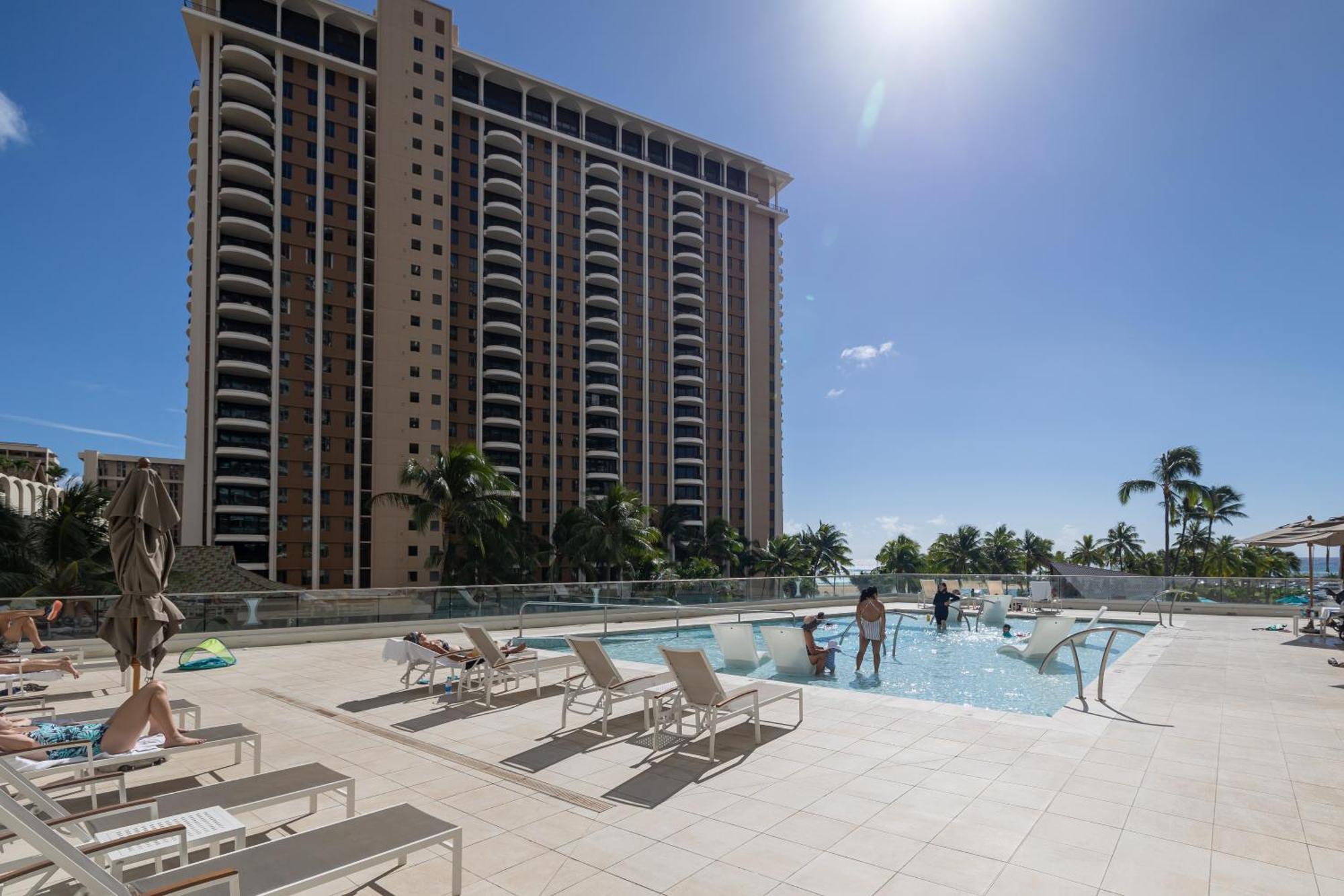 Upscale 2br & 2ba Ocean View In Waikiki With Parking! Apartment *