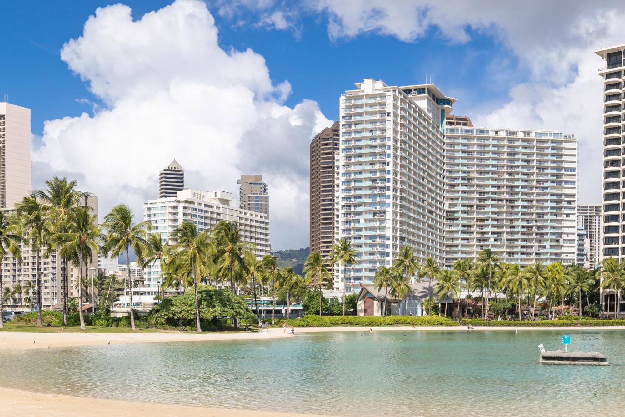 Upscale 2br & 2ba Ocean View In Waikiki With Parking! * Honolulu