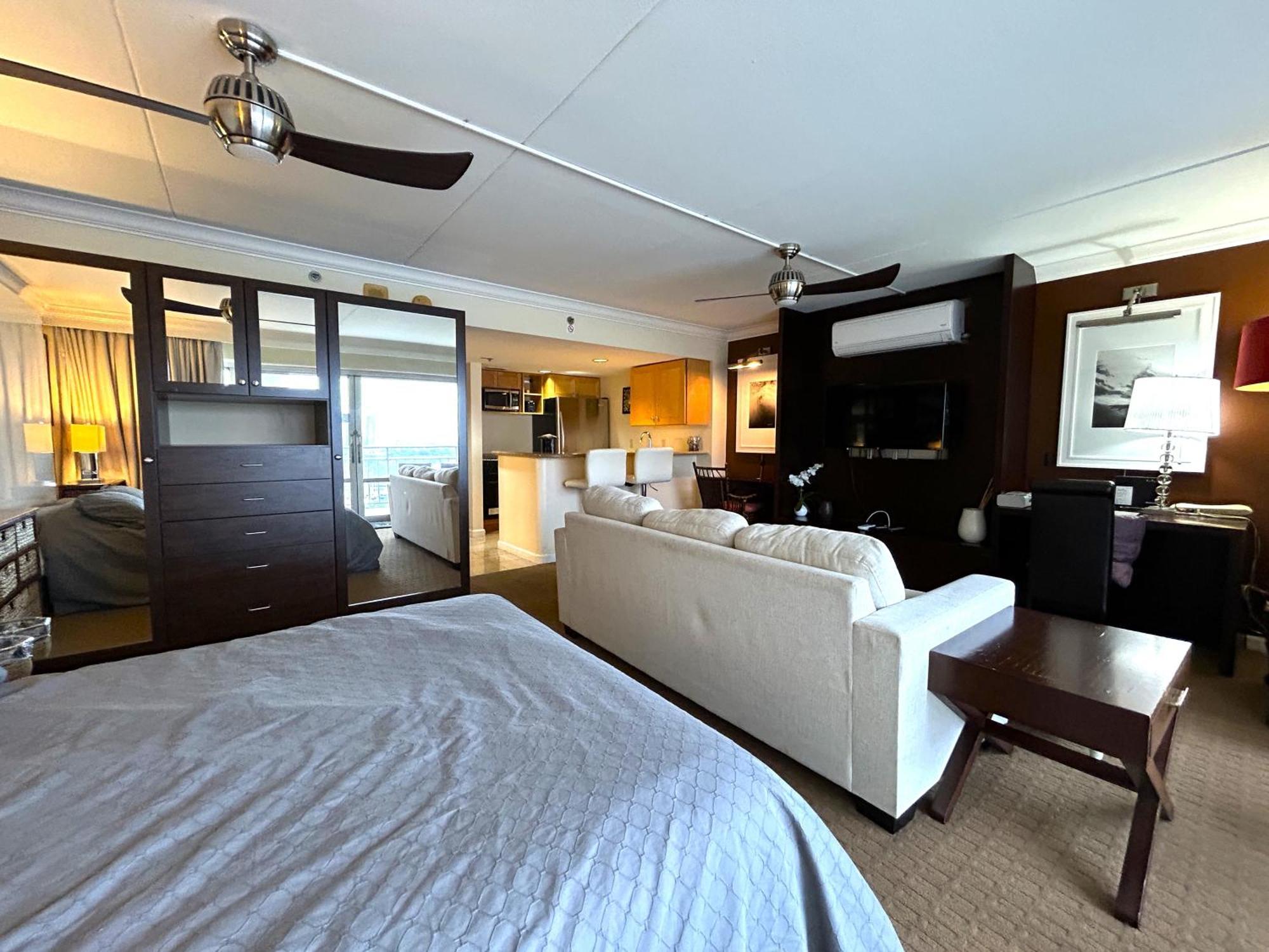Ilikai 2127 - Spacious With Spectacular Ocean & Harbor Views *